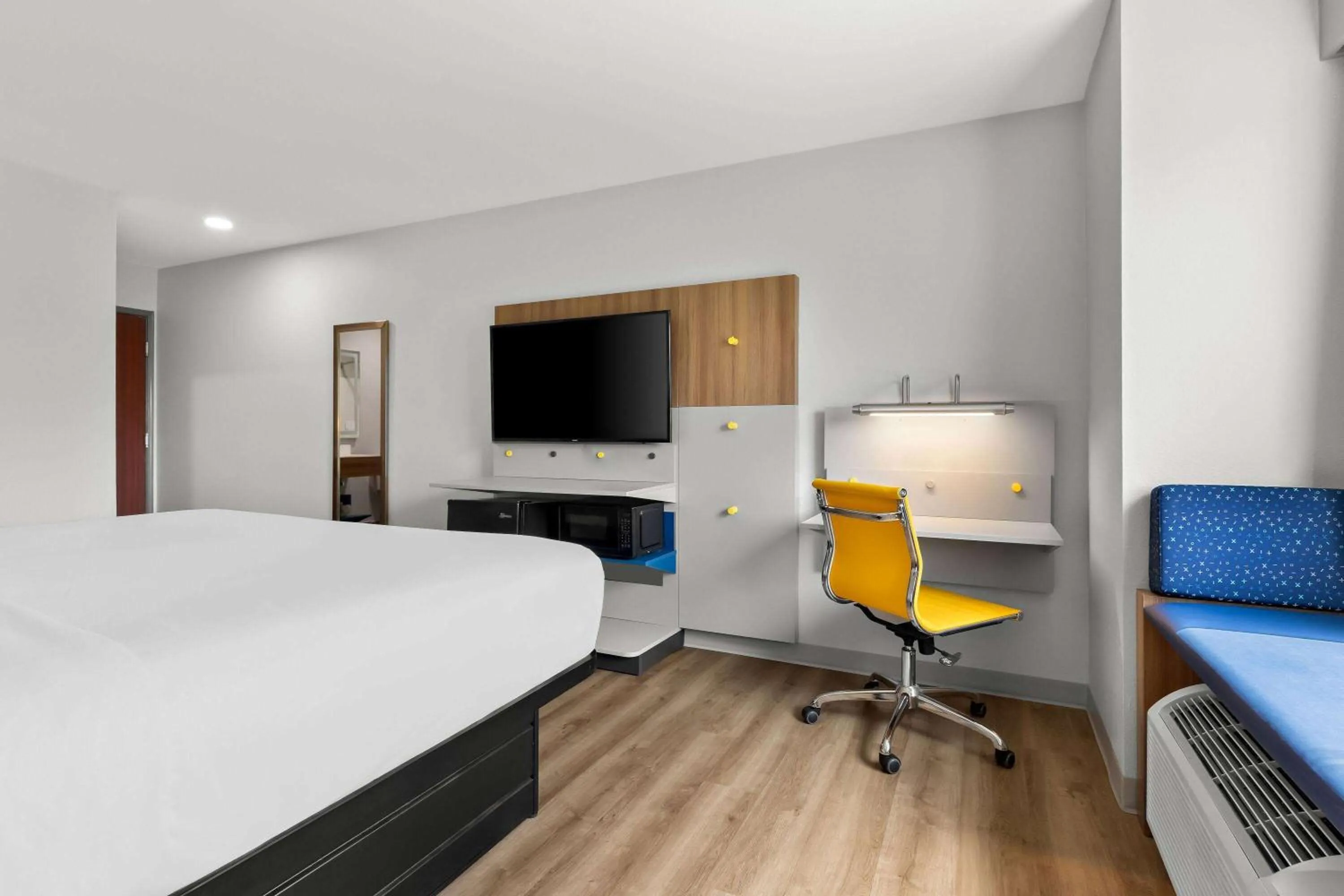 Bed in Microtel Inn & Suites by Wyndham Tulsa - Catoosa Route 66