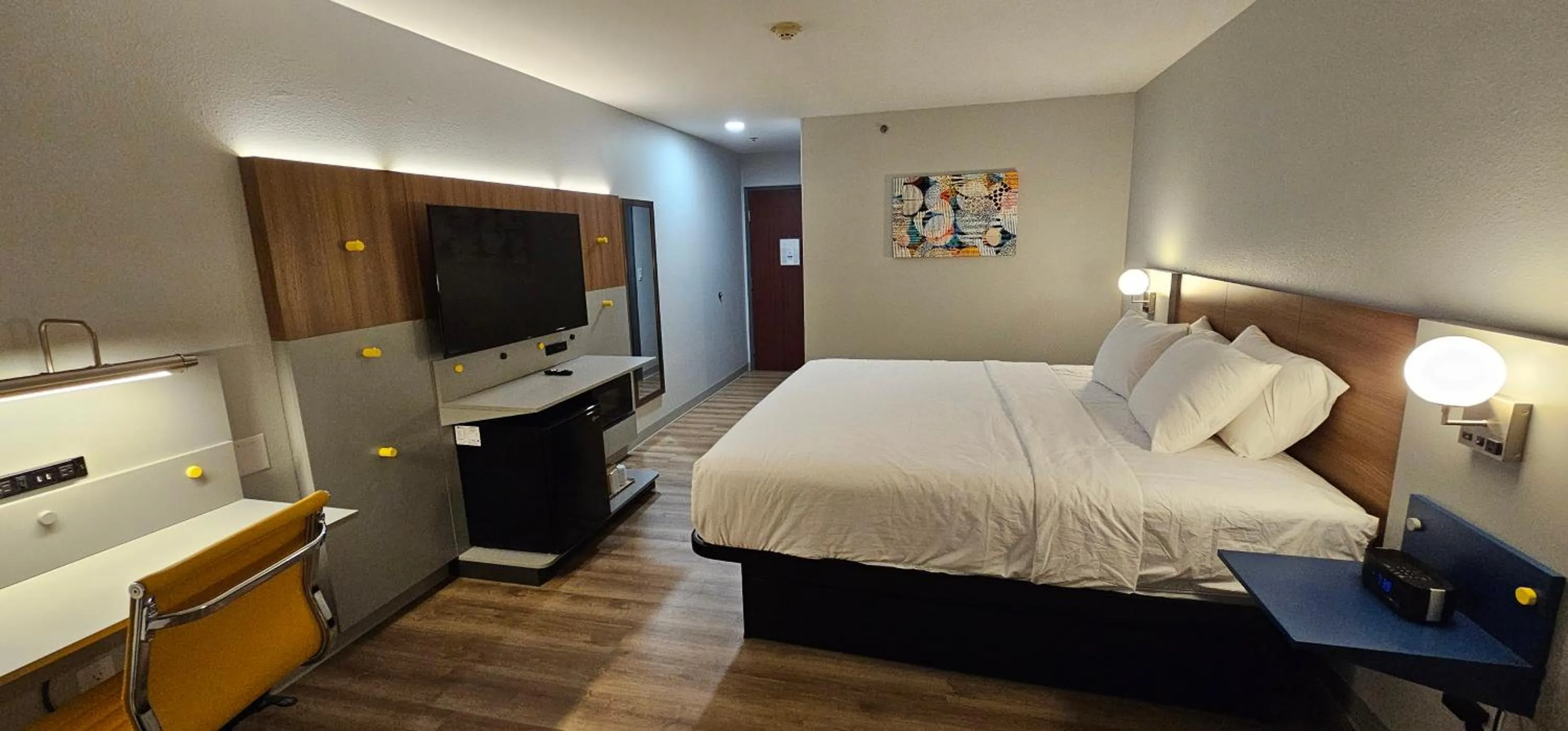 Bed in Microtel Inn & Suites by Wyndham Tulsa - Catoosa Route 66