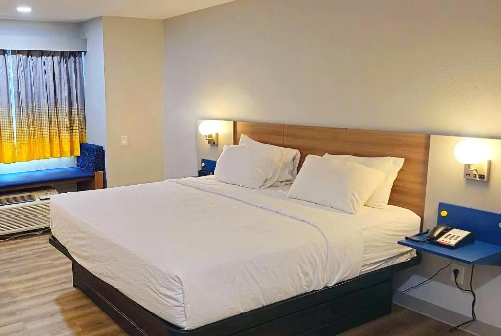Bed in Microtel Inn & Suites by Wyndham Tulsa - Catoosa Route 66