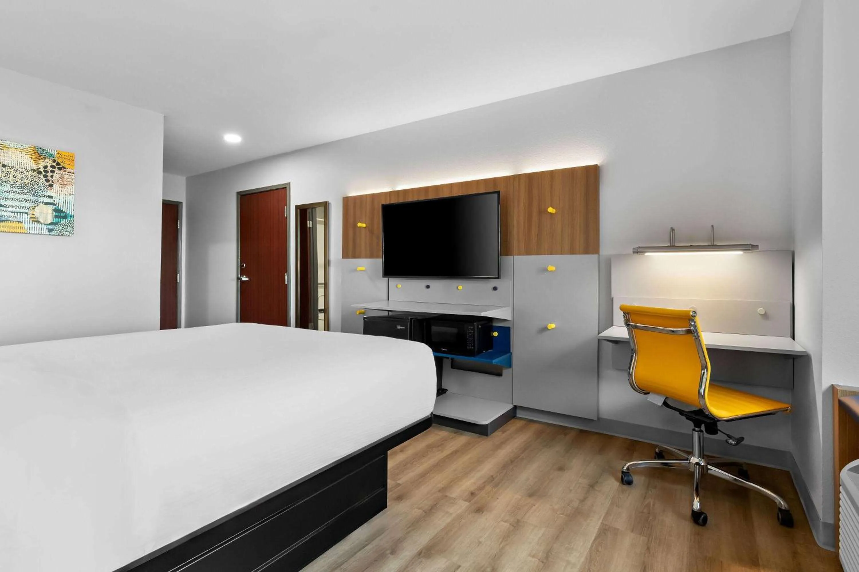 Bed in Microtel Inn & Suites by Wyndham Tulsa - Catoosa Route 66