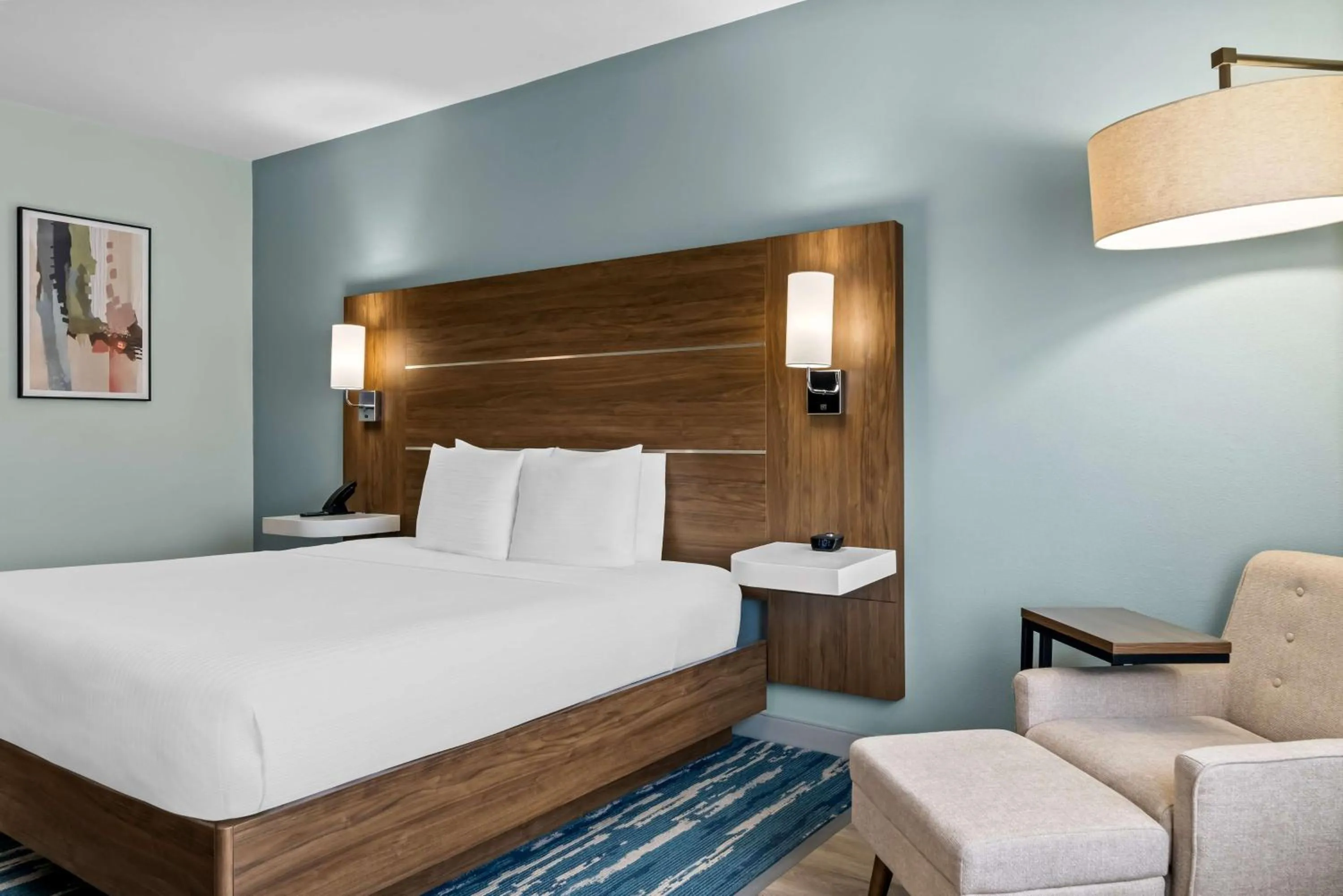 Bedroom, Bed in Best Western Executive Inn