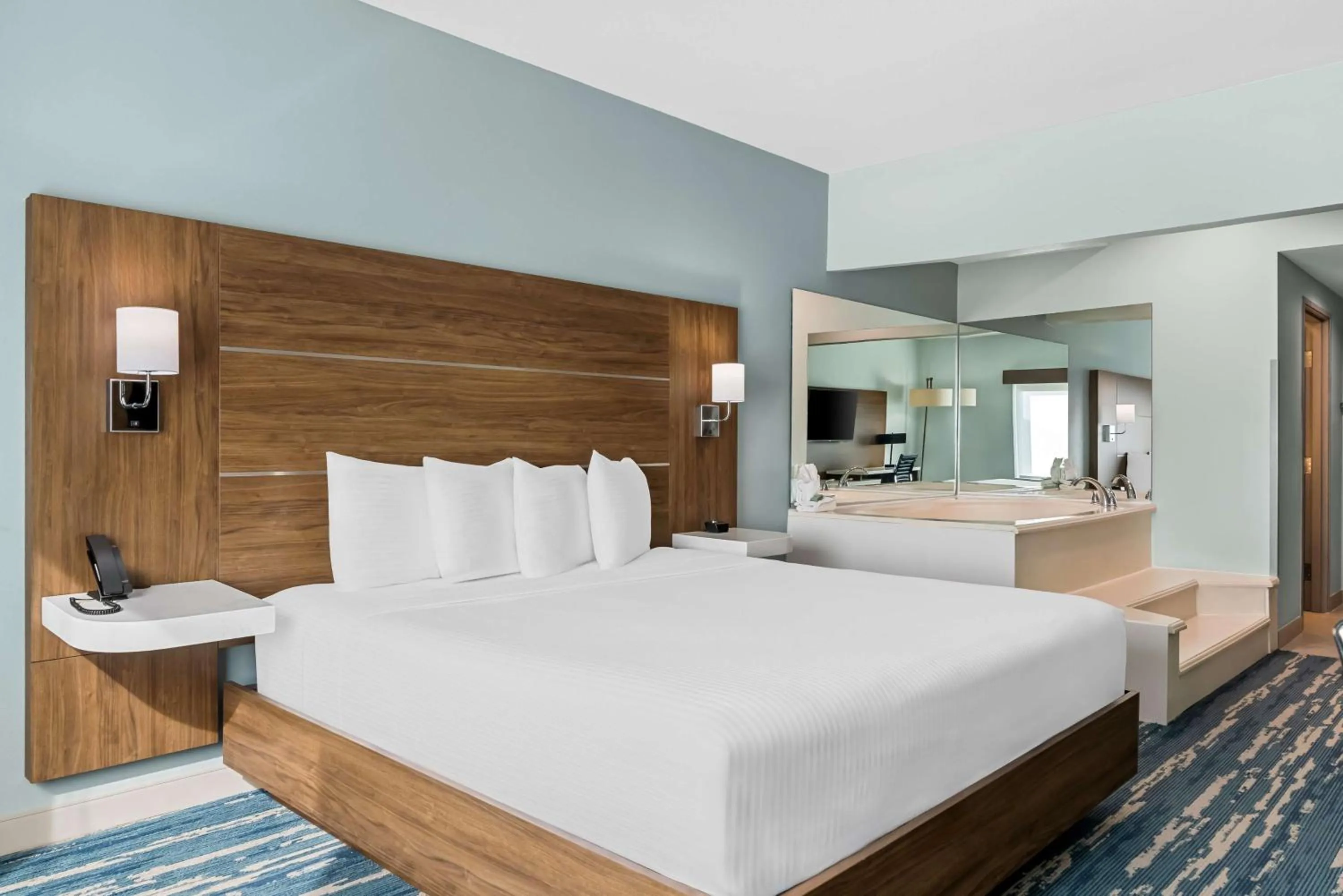 Bedroom, Bed in Best Western Executive Inn