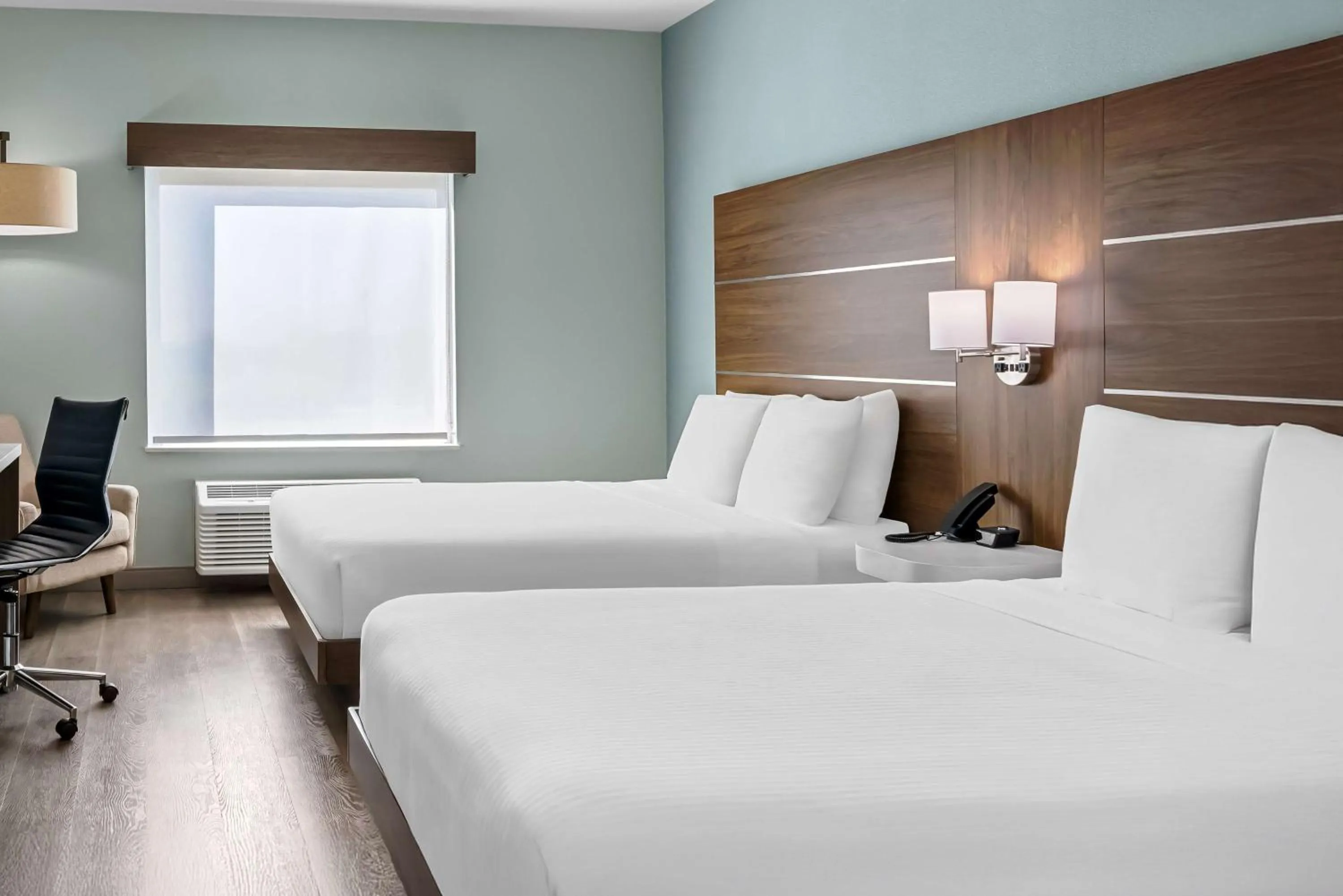 Bedroom, Bed in Best Western Executive Inn