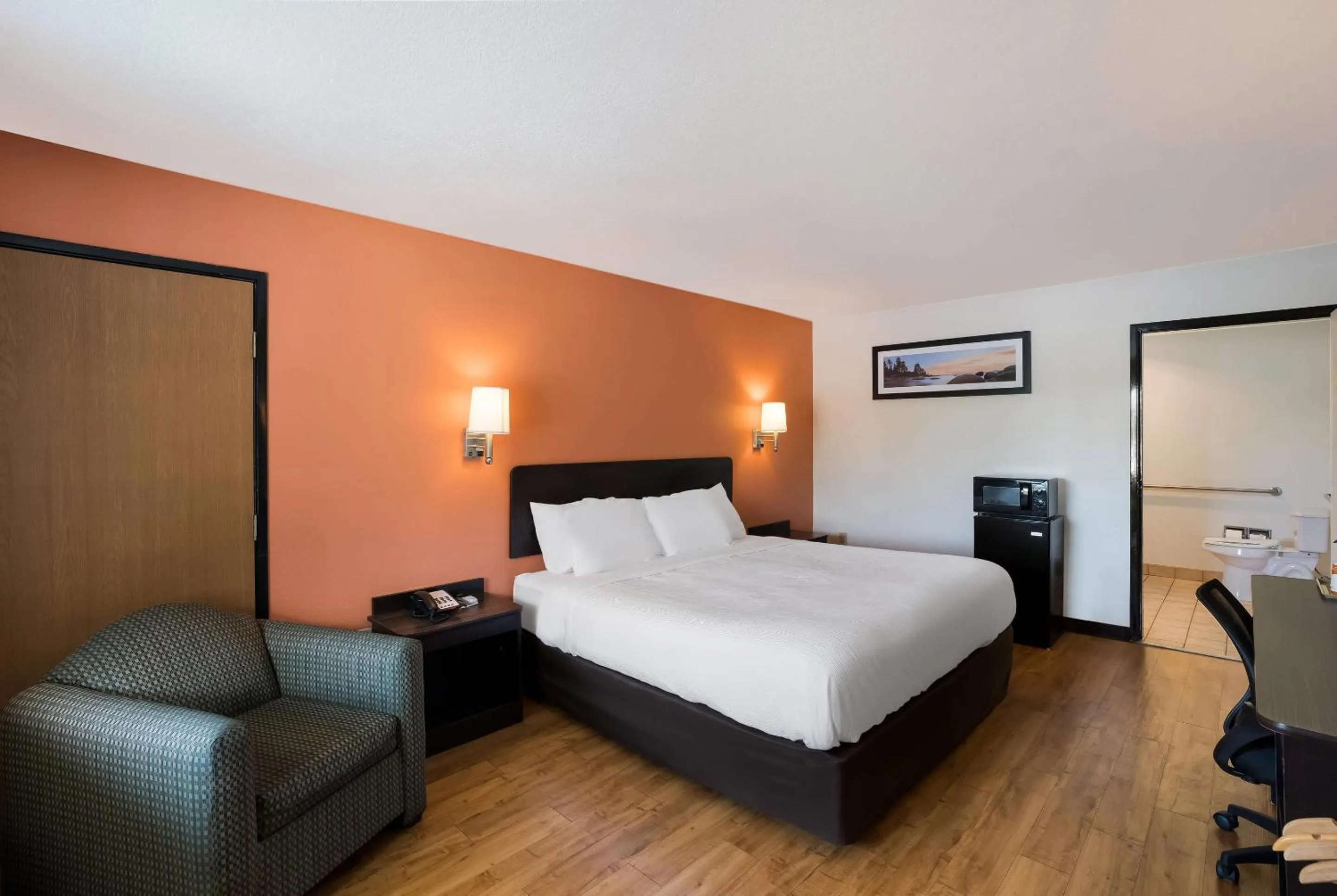 Bedroom, Bed in Quality Inn & Suites Junction