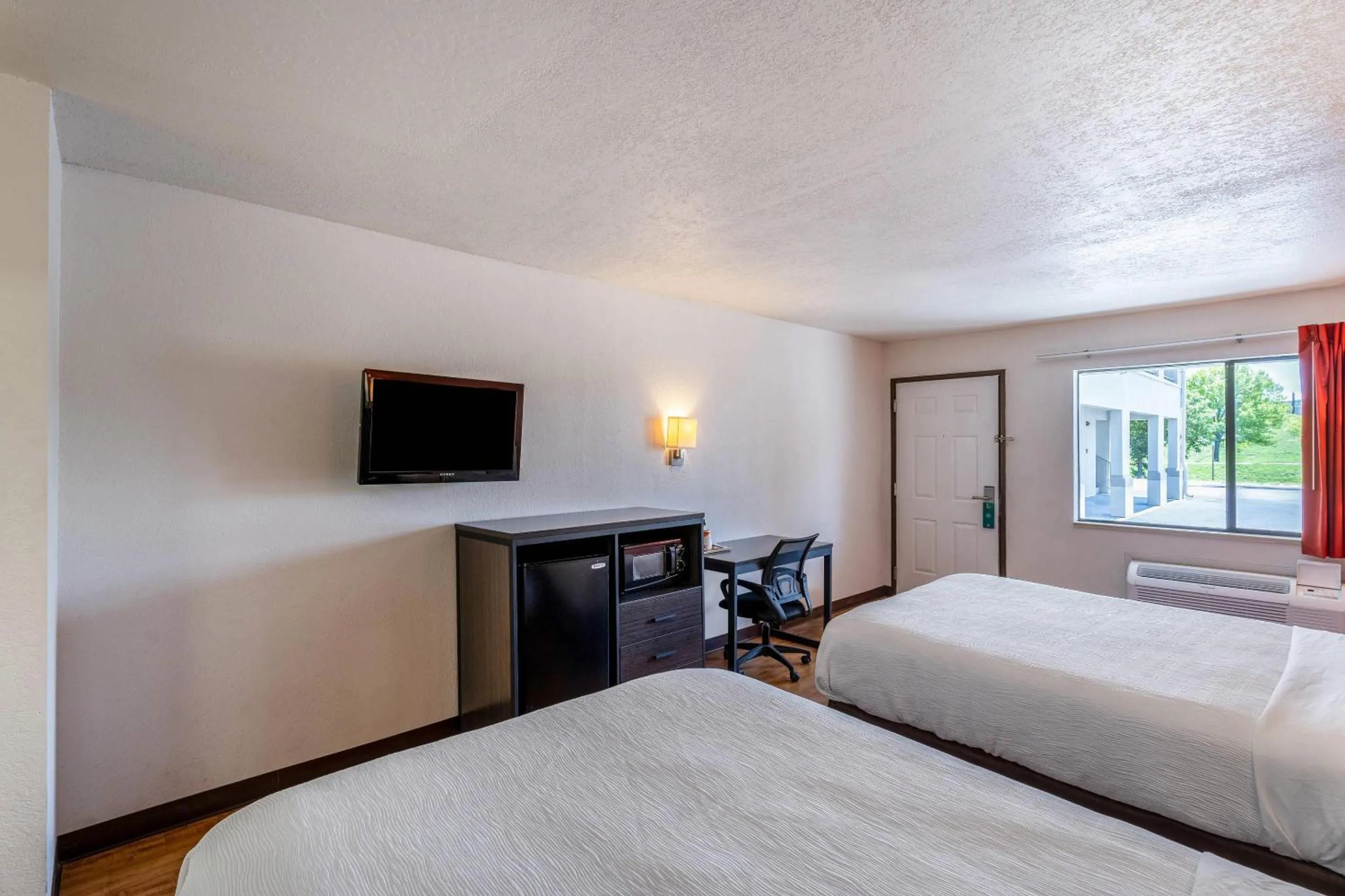 Bedroom, Bed in Quality Inn & Suites Junction