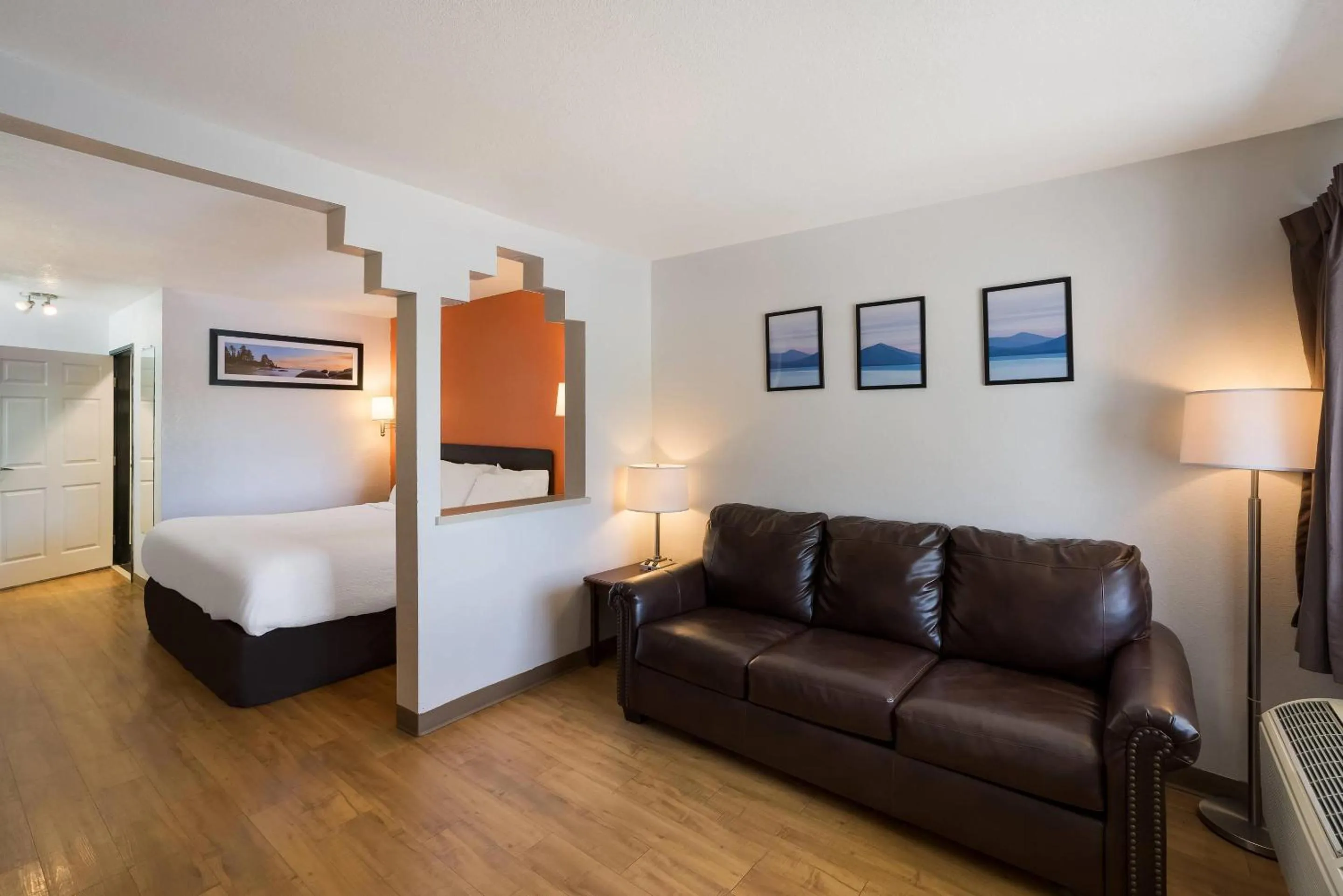 Bedroom, Bed in Quality Inn & Suites Junction