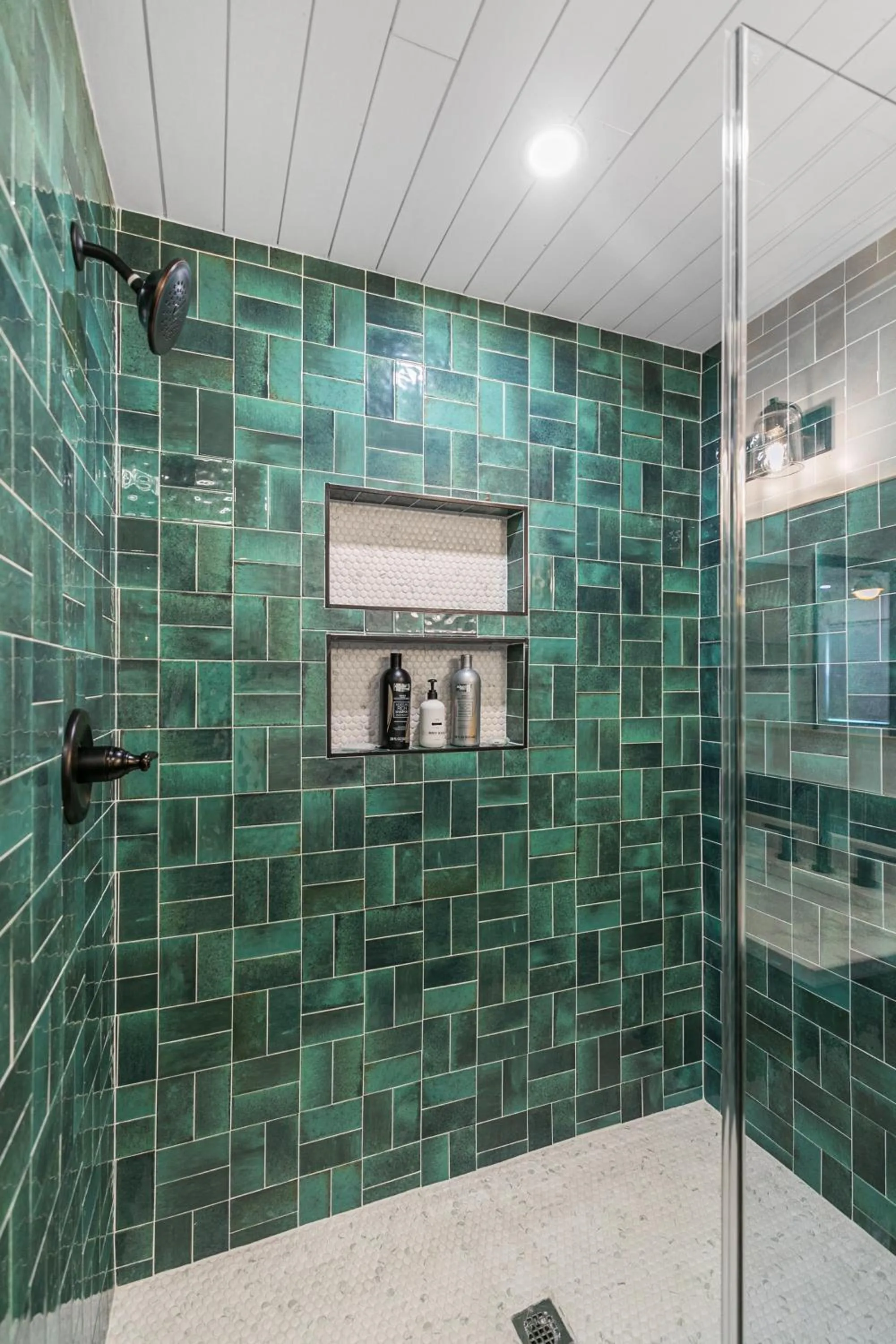 Shower in Candlewick Inn and Suites