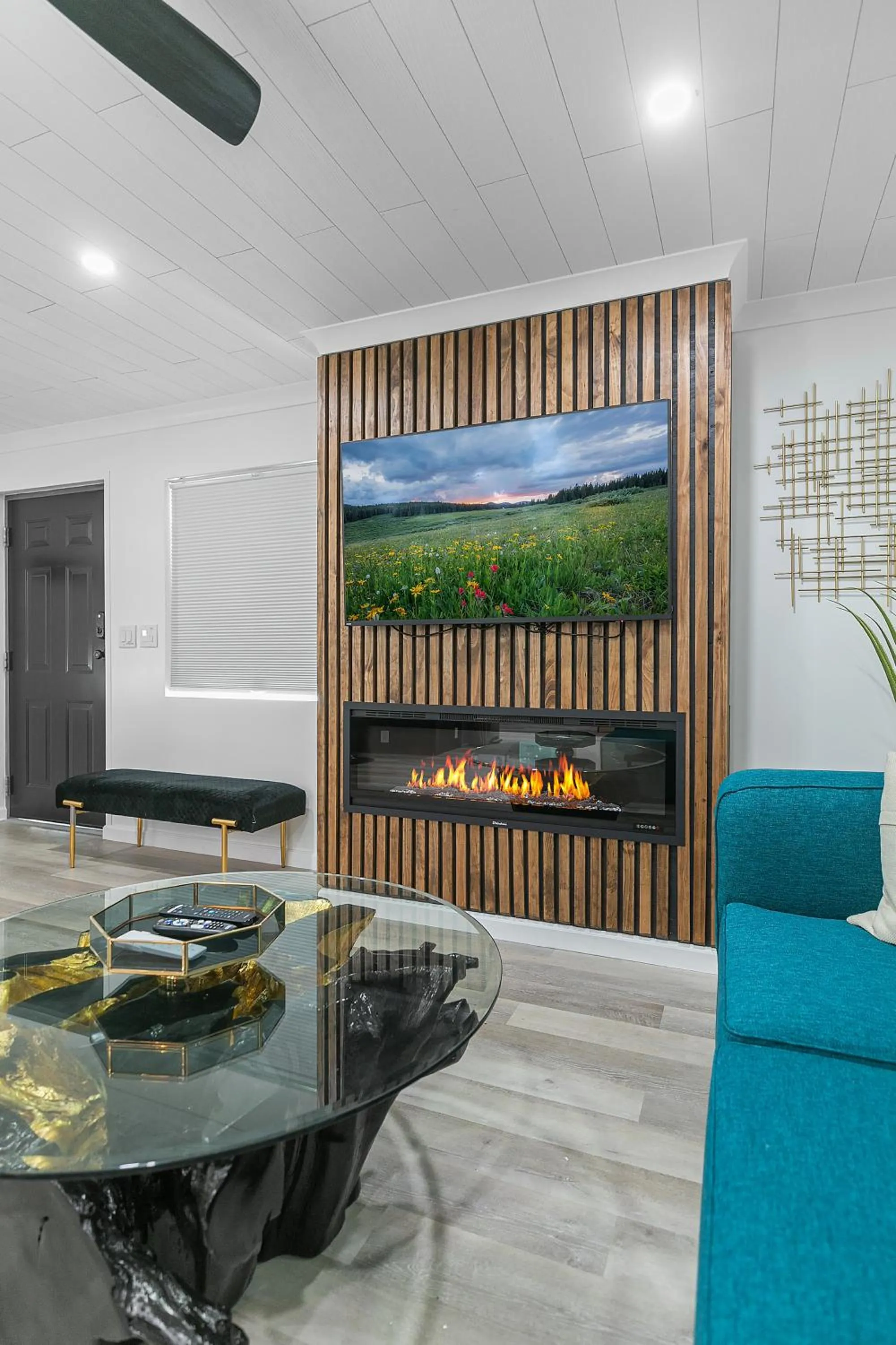 TV and multimedia in Candlewick Inn and Suites