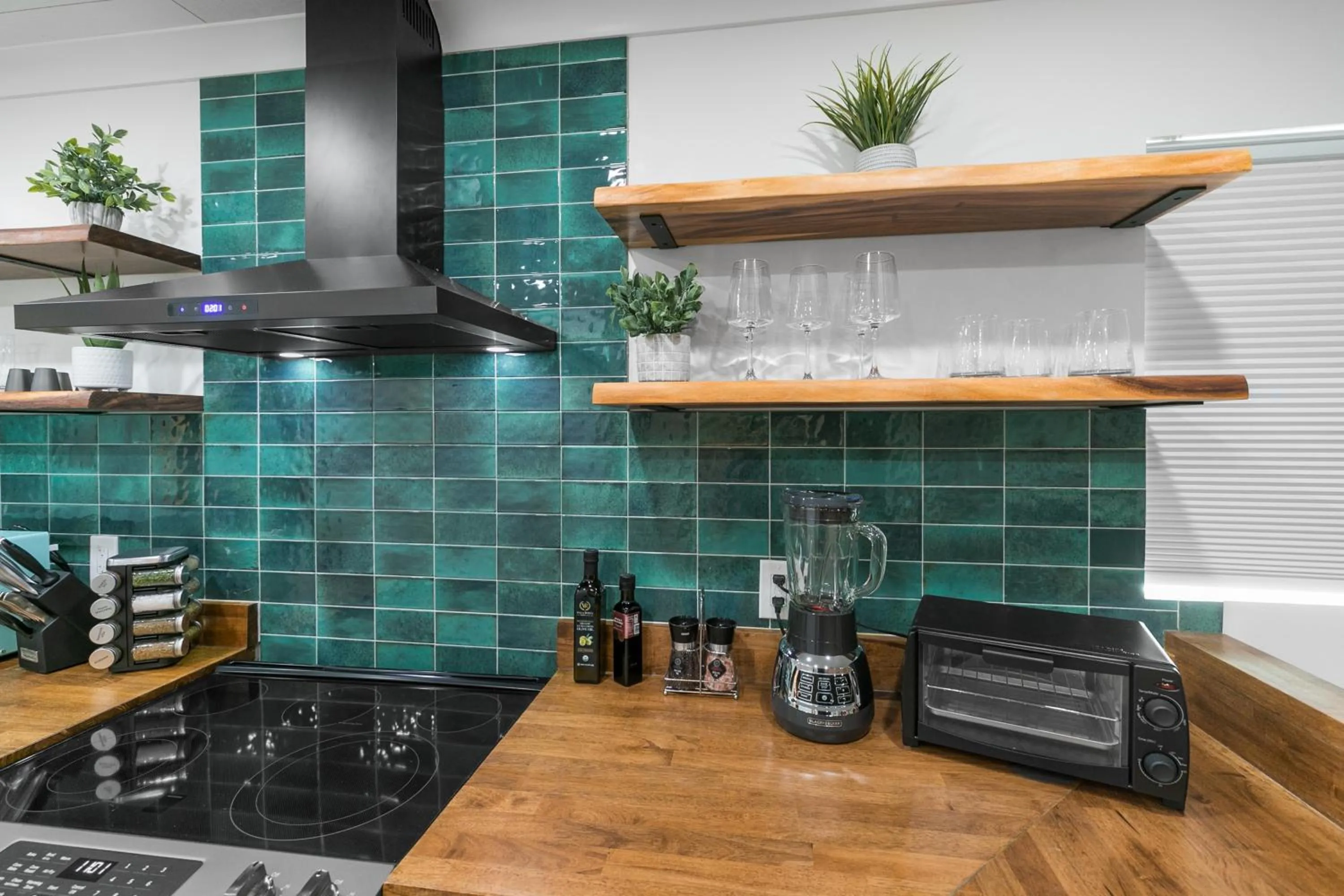 Kitchen or kitchenette in Candlewick Inn and Suites