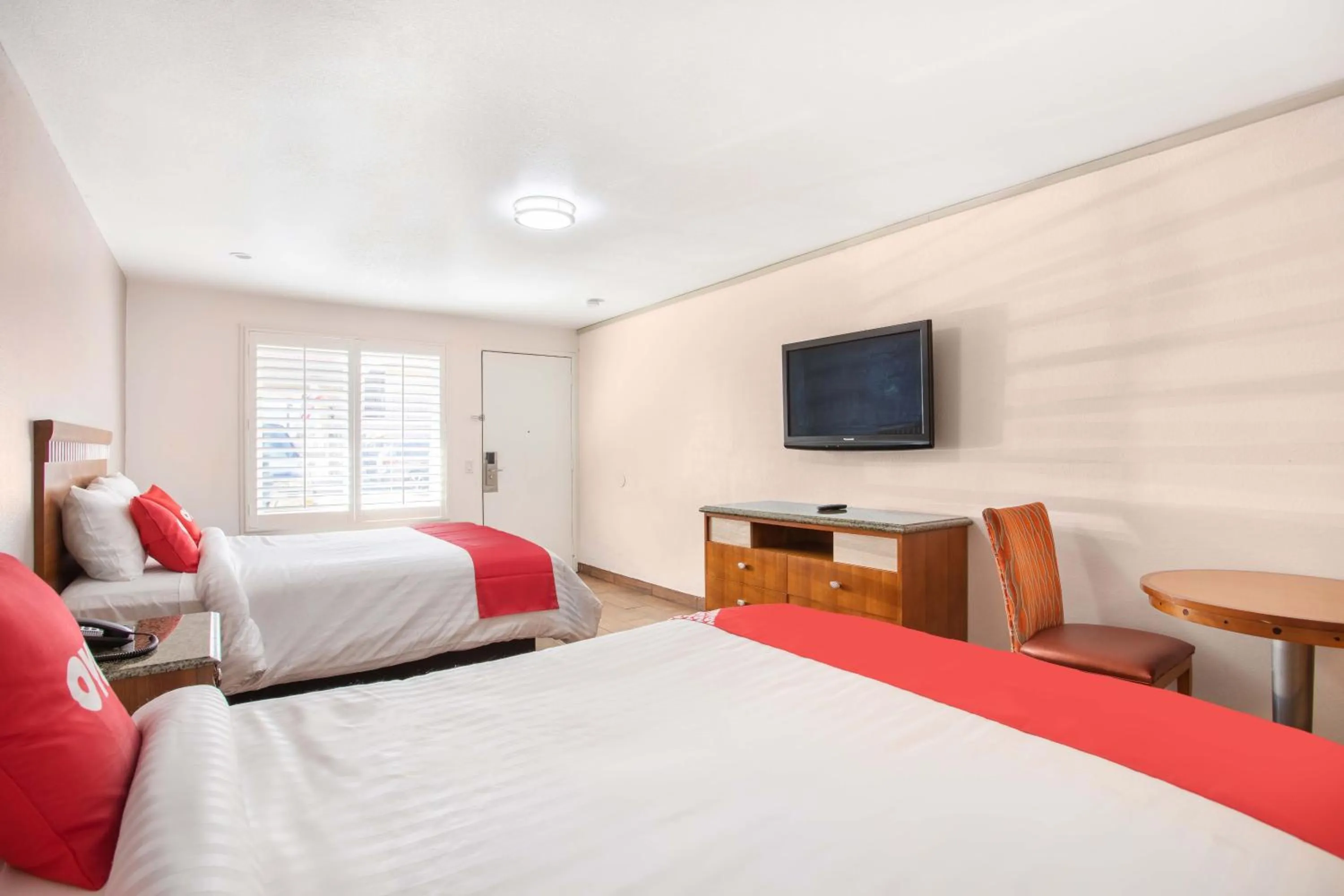 Bedroom, Bed in Hotel Palmdale - Antelope Valley -Listing Partner