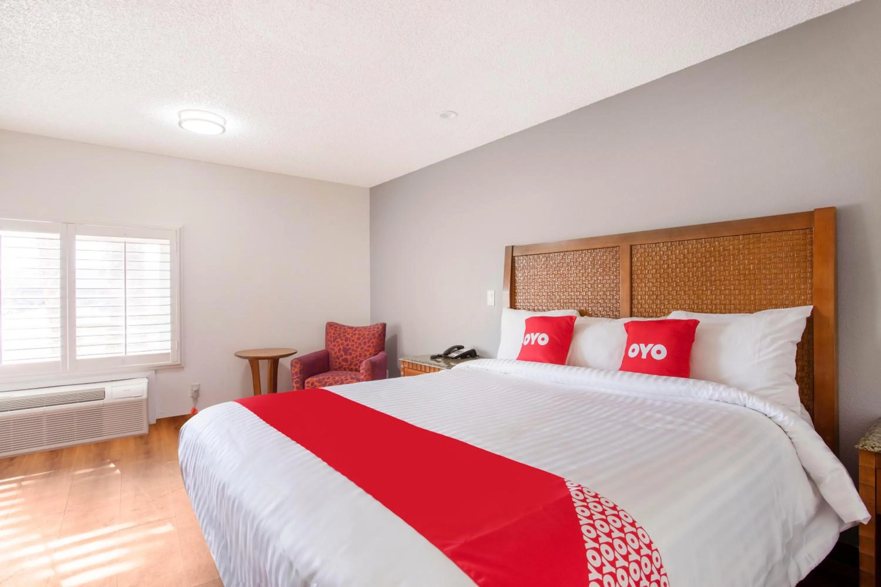 Bedroom, Bed in Hotel Palmdale - Antelope Valley -Listing Partner