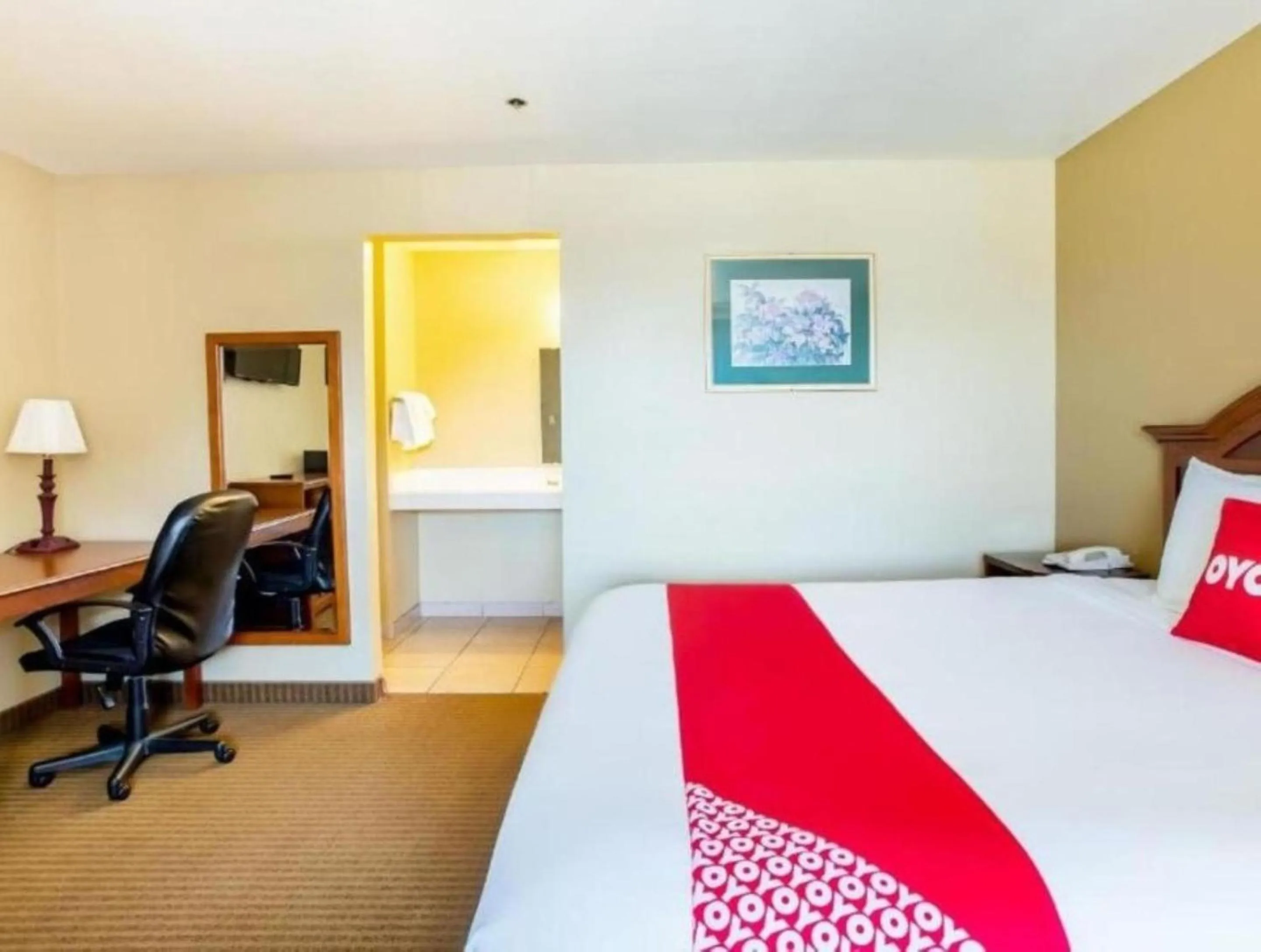 Bedroom, Bed in Hotel Palmdale - Antelope Valley -Listing Partner