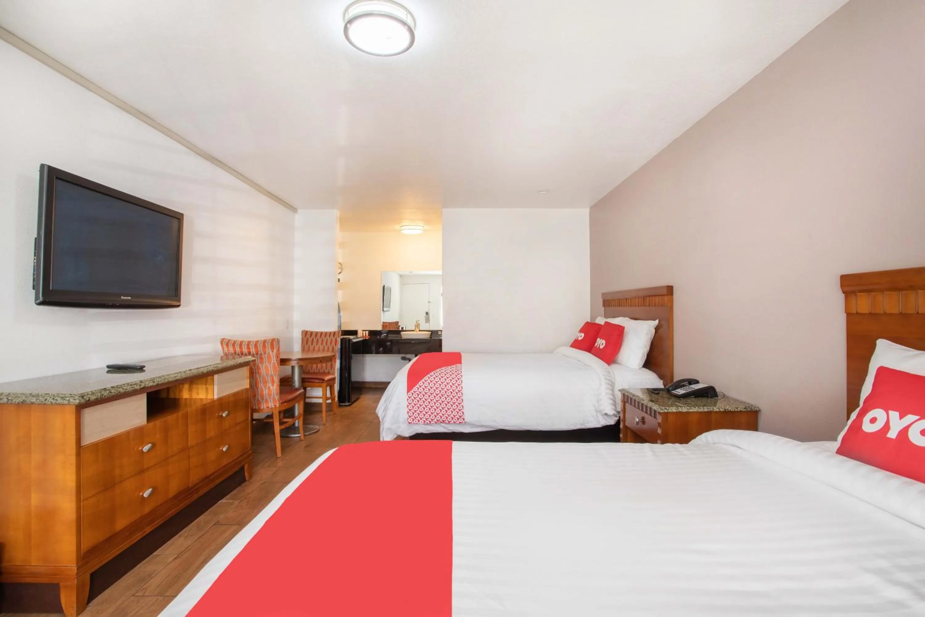 Bedroom, Bed in Hotel Palmdale - Antelope Valley -Listing Partner