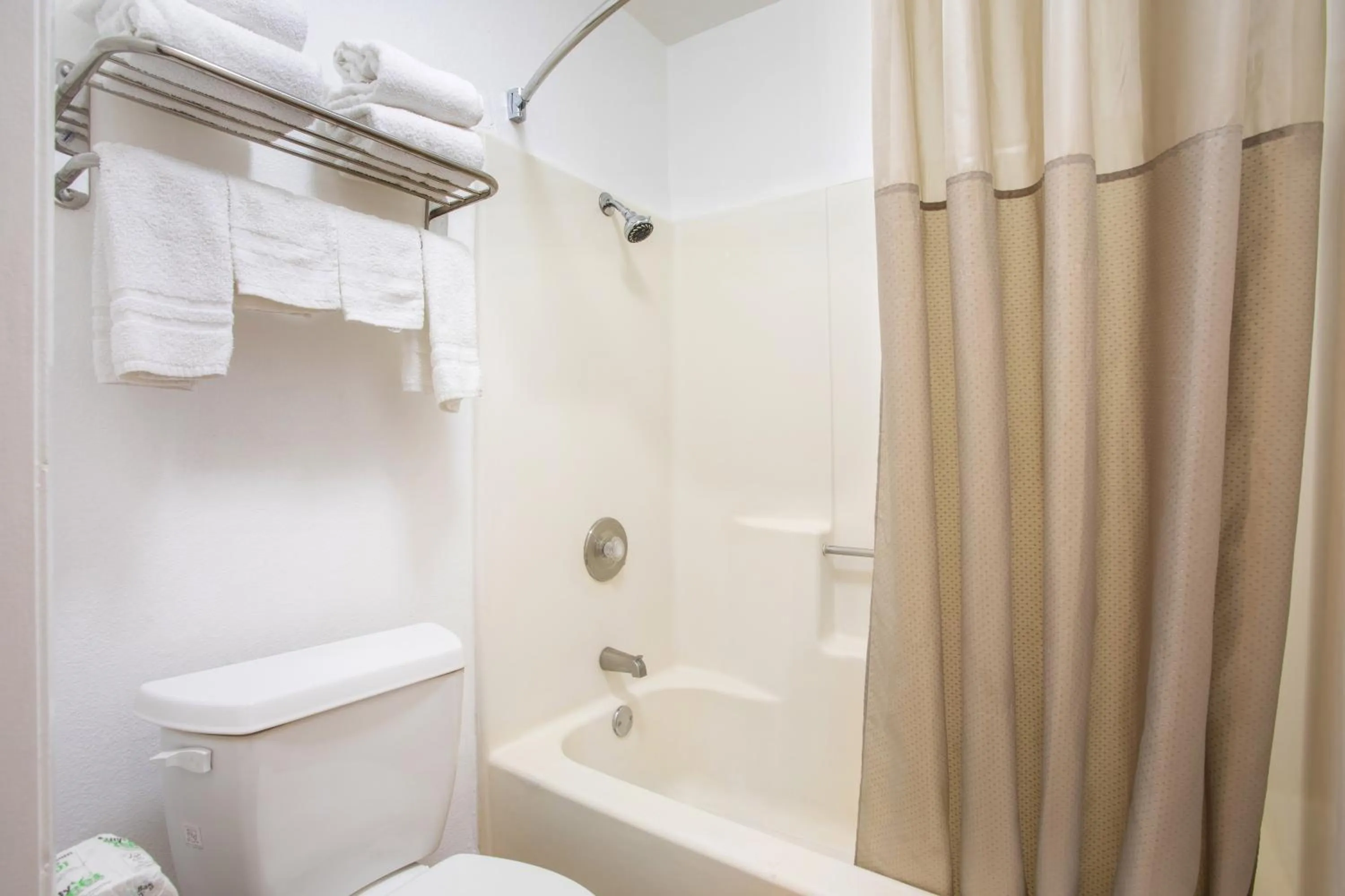 Bathroom in Hotel Palmdale - Antelope Valley -Listing Partner