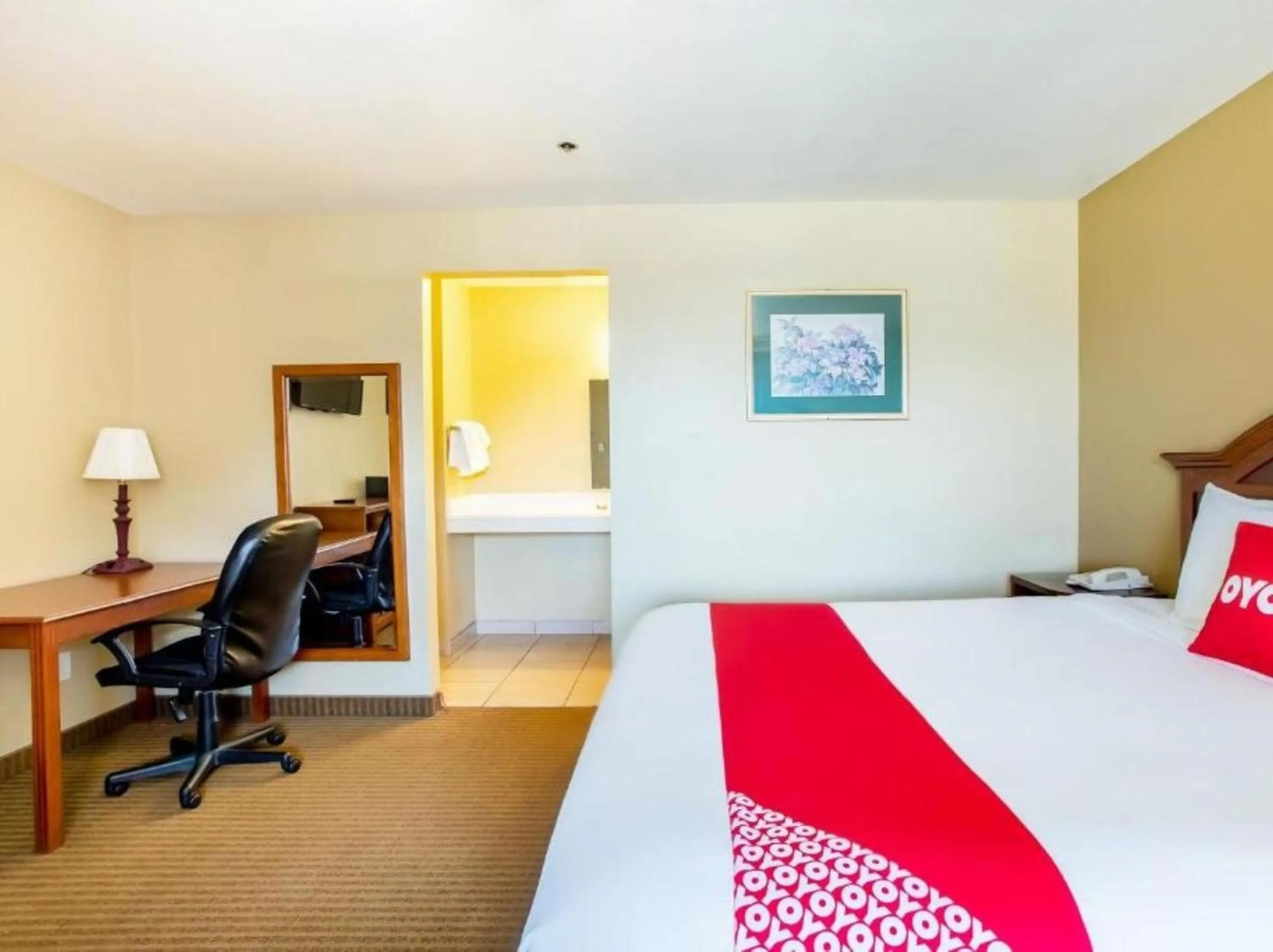Bedroom, Bed in Hotel Palmdale - Antelope Valley -Listing Partner
