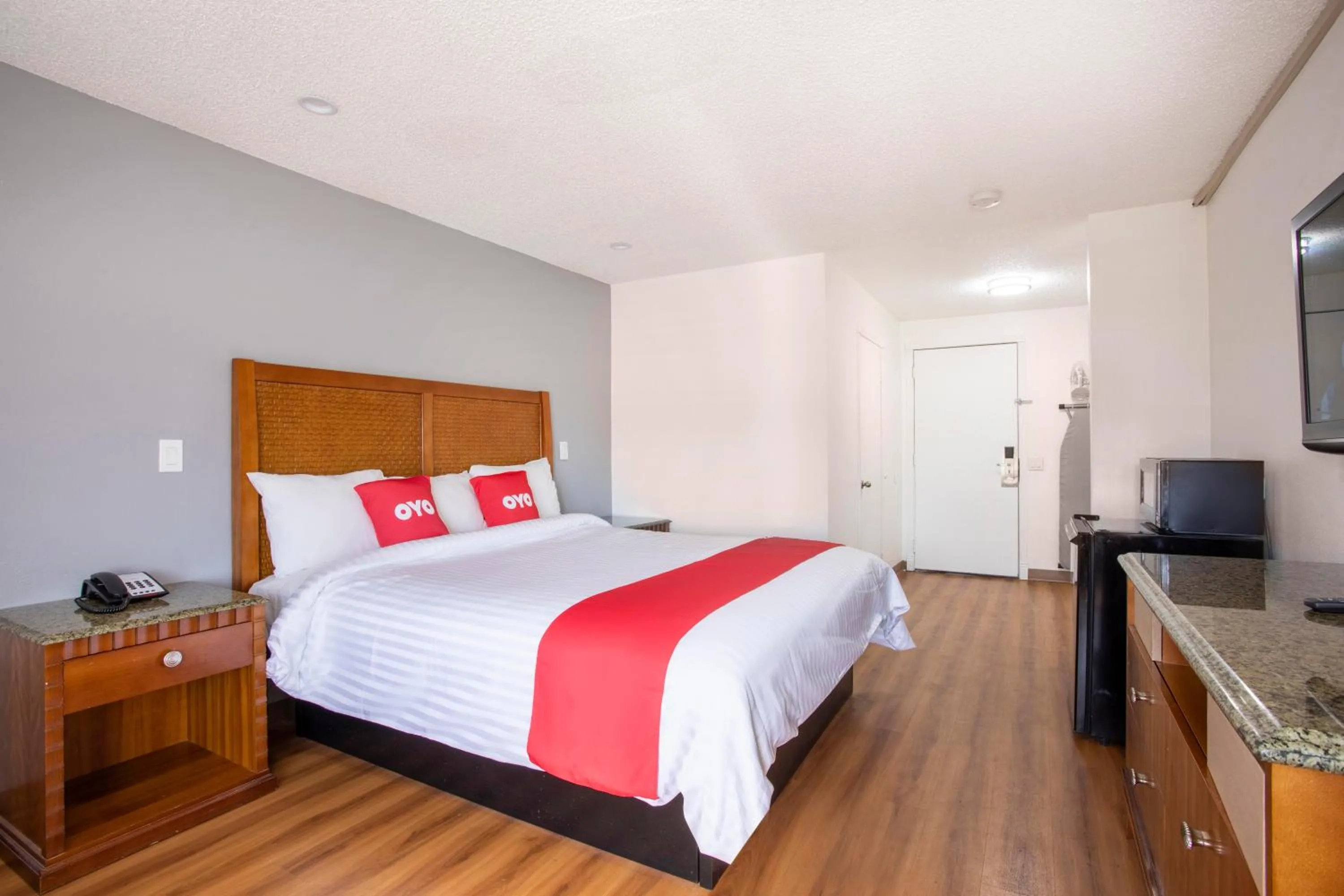 Bedroom, Bed in Hotel Palmdale - Antelope Valley -Listing Partner