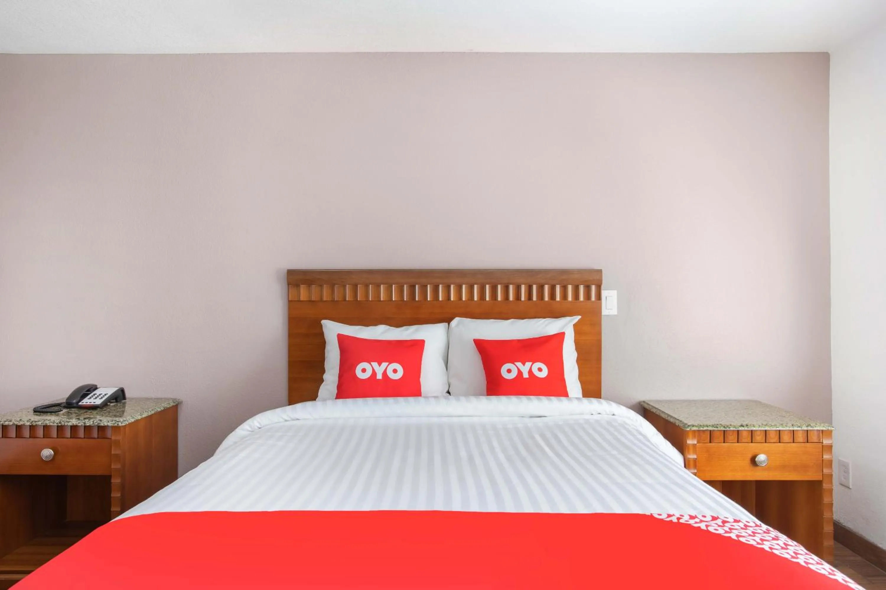 Bedroom, Bed in Hotel Palmdale - Antelope Valley -Listing Partner