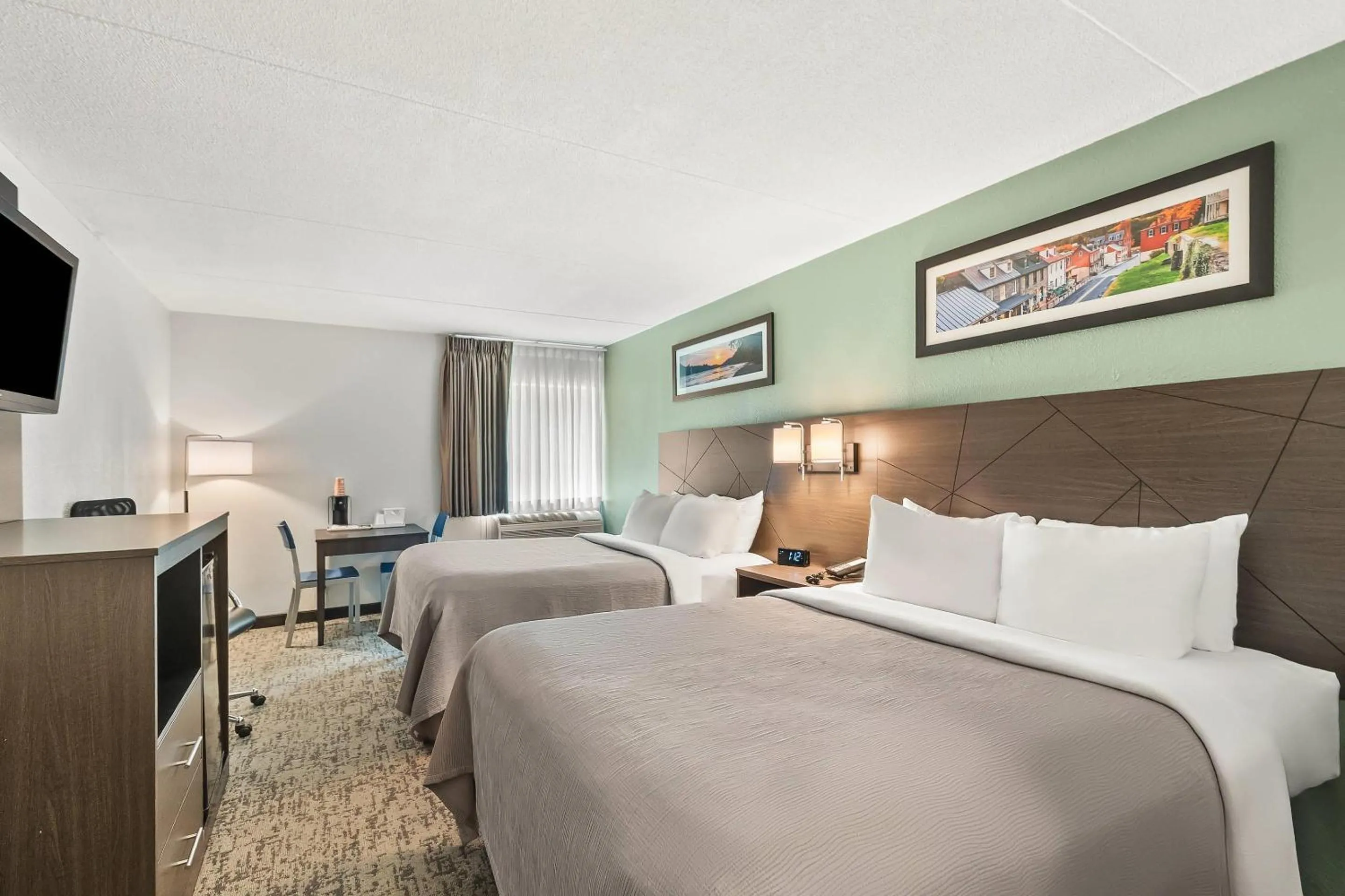 Bedroom, Bed in Quality Inn Harpers Ferry - Charles Town