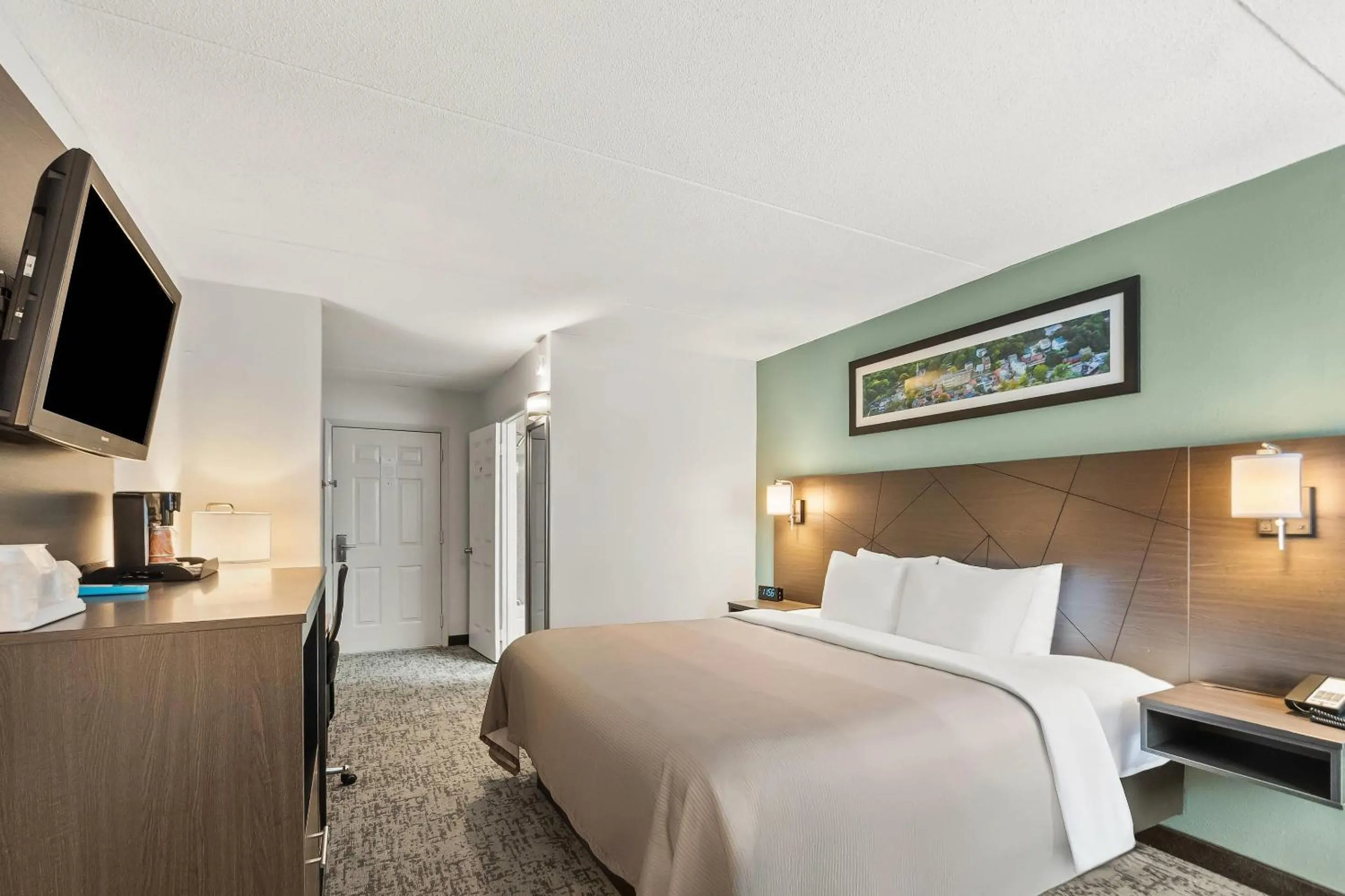 Bedroom, Bed in Quality Inn Harpers Ferry - Charles Town