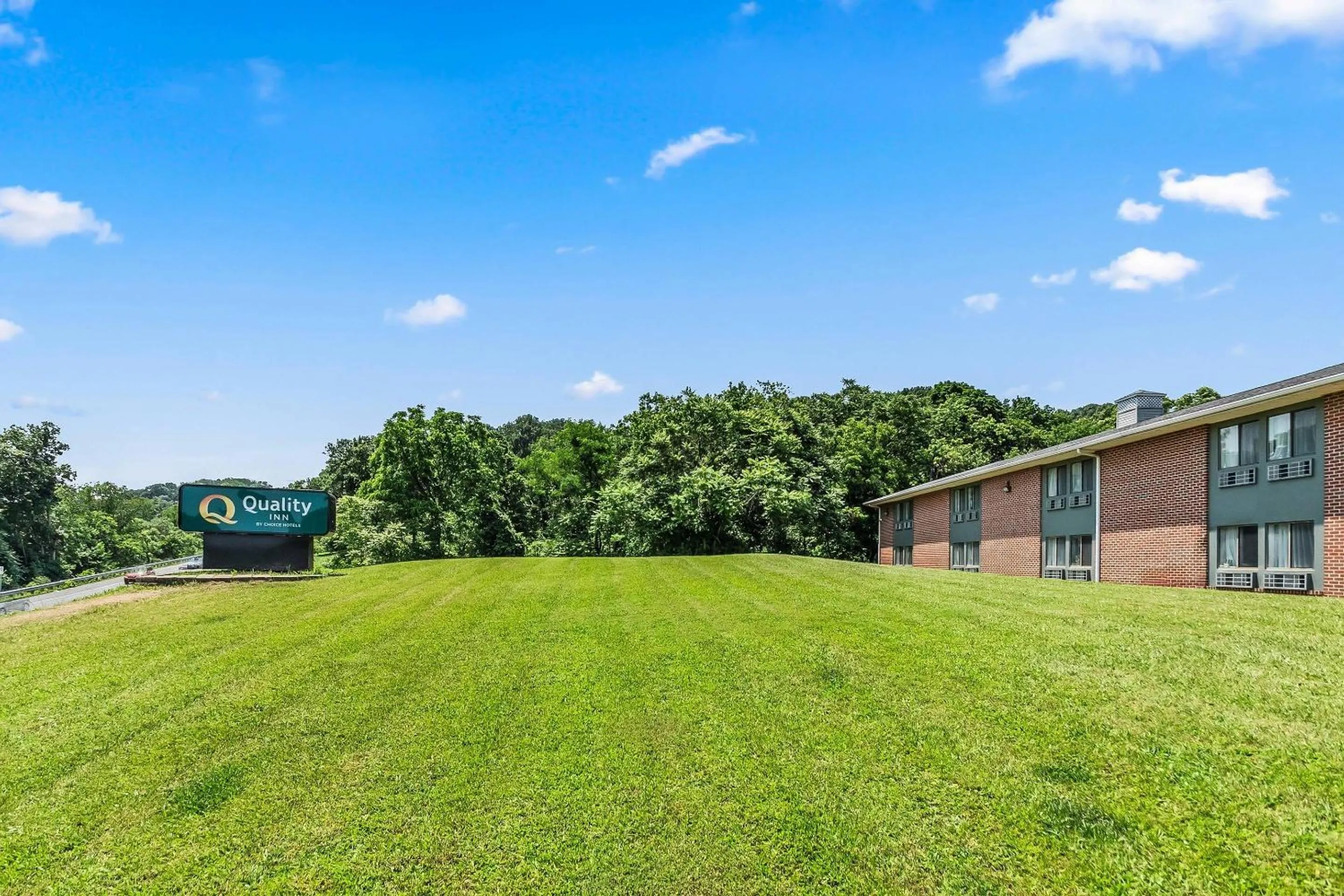 Property building in Quality Inn Harpers Ferry - Charles Town