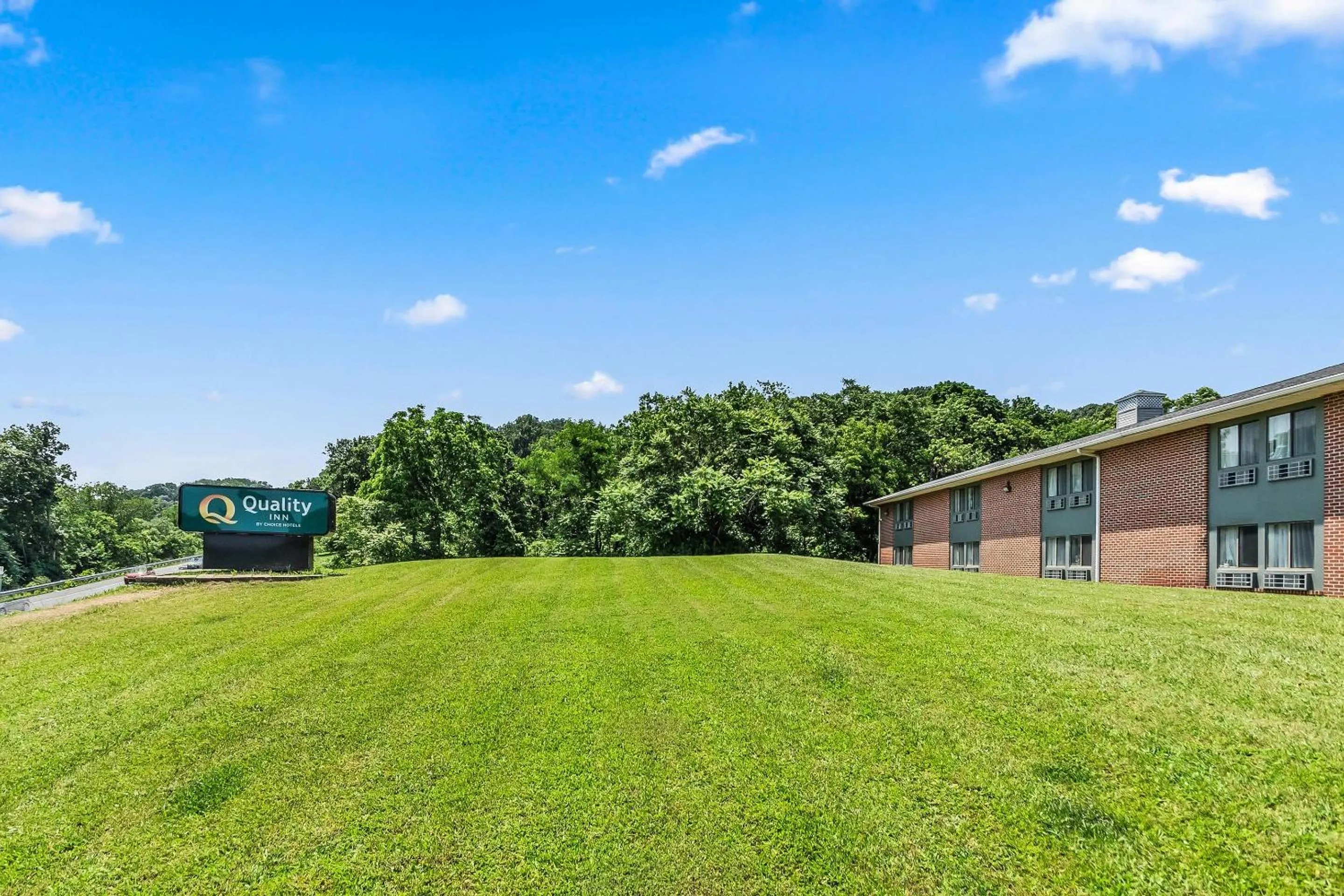 Property building in Quality Inn Harpers Ferry - Charles Town