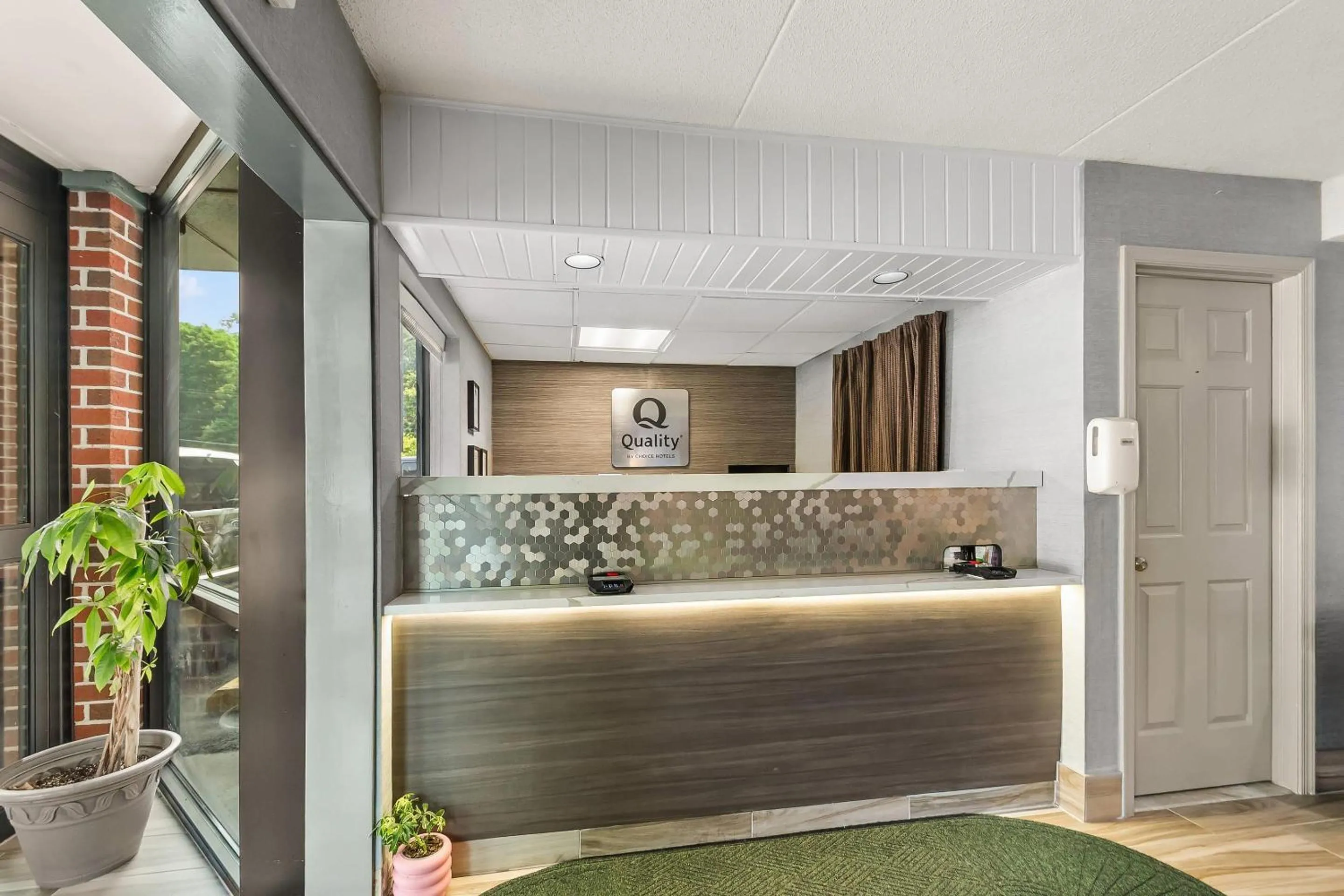 Lobby or reception in Quality Inn Harpers Ferry - Charles Town