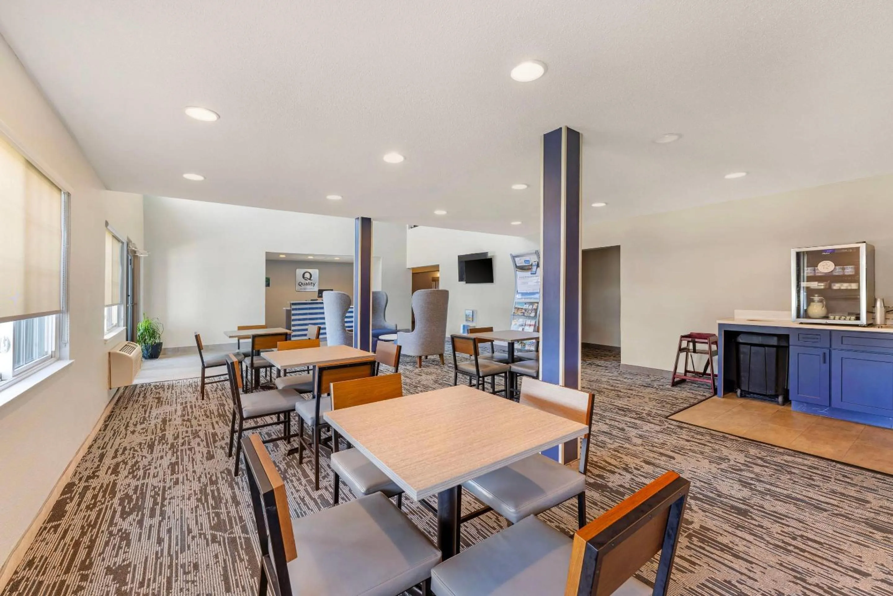 Lobby or reception in Quality Inn Chesterton near Indiana Dunes National Park I-94