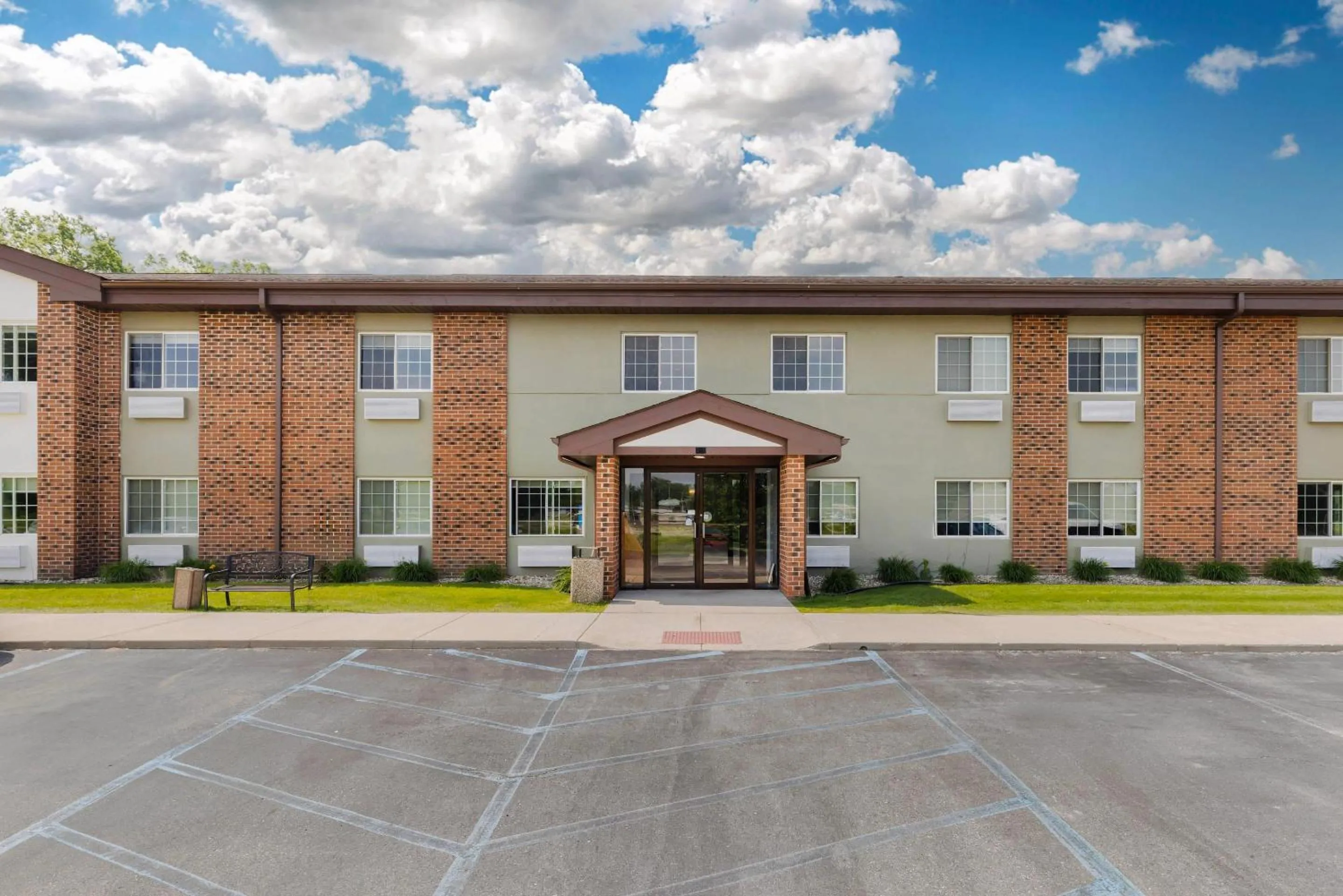 Property building in Quality Inn Chesterton near Indiana Dunes National Park I-94