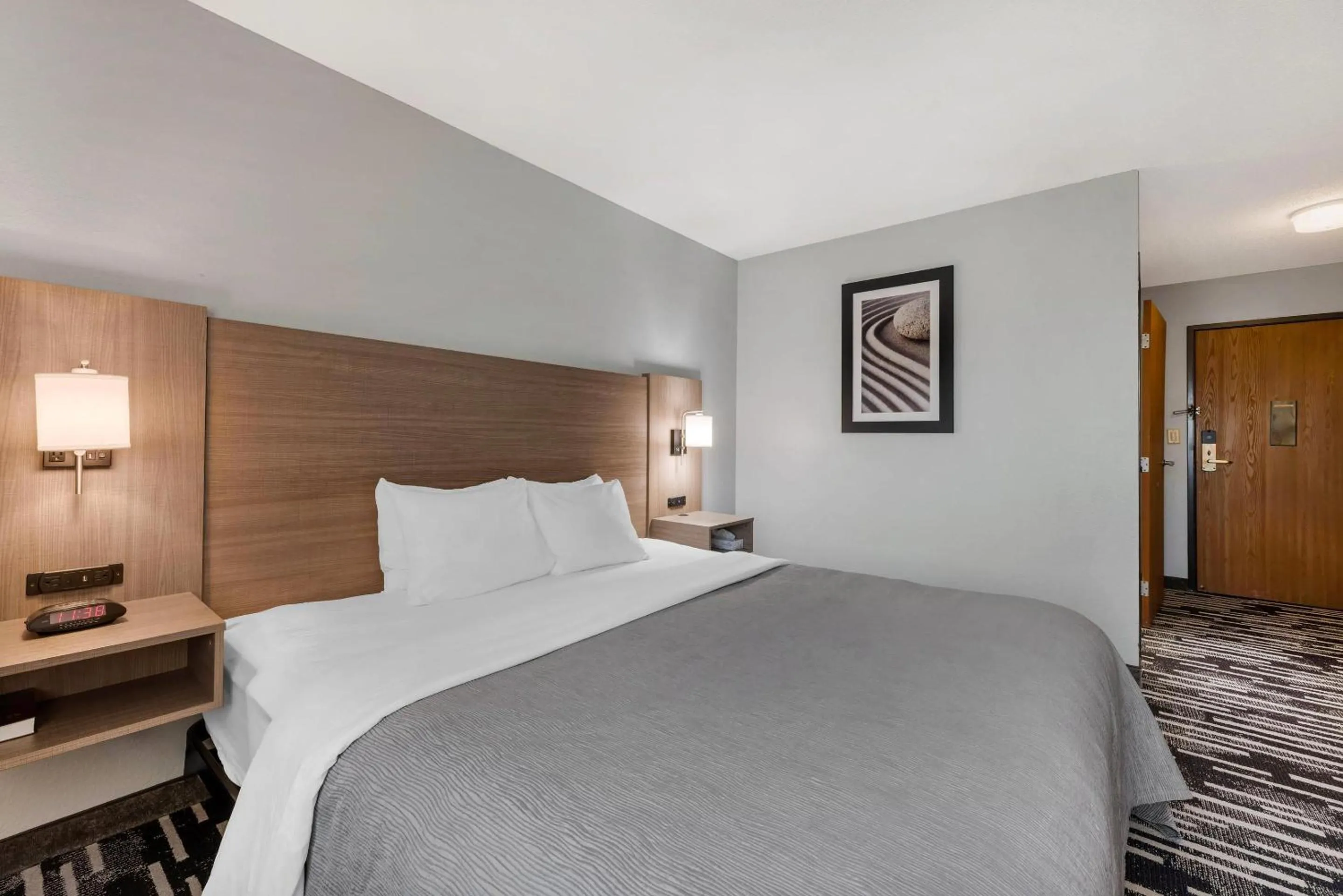 Bedroom, Bed in Quality Inn Chesterton near Indiana Dunes National Park I-94