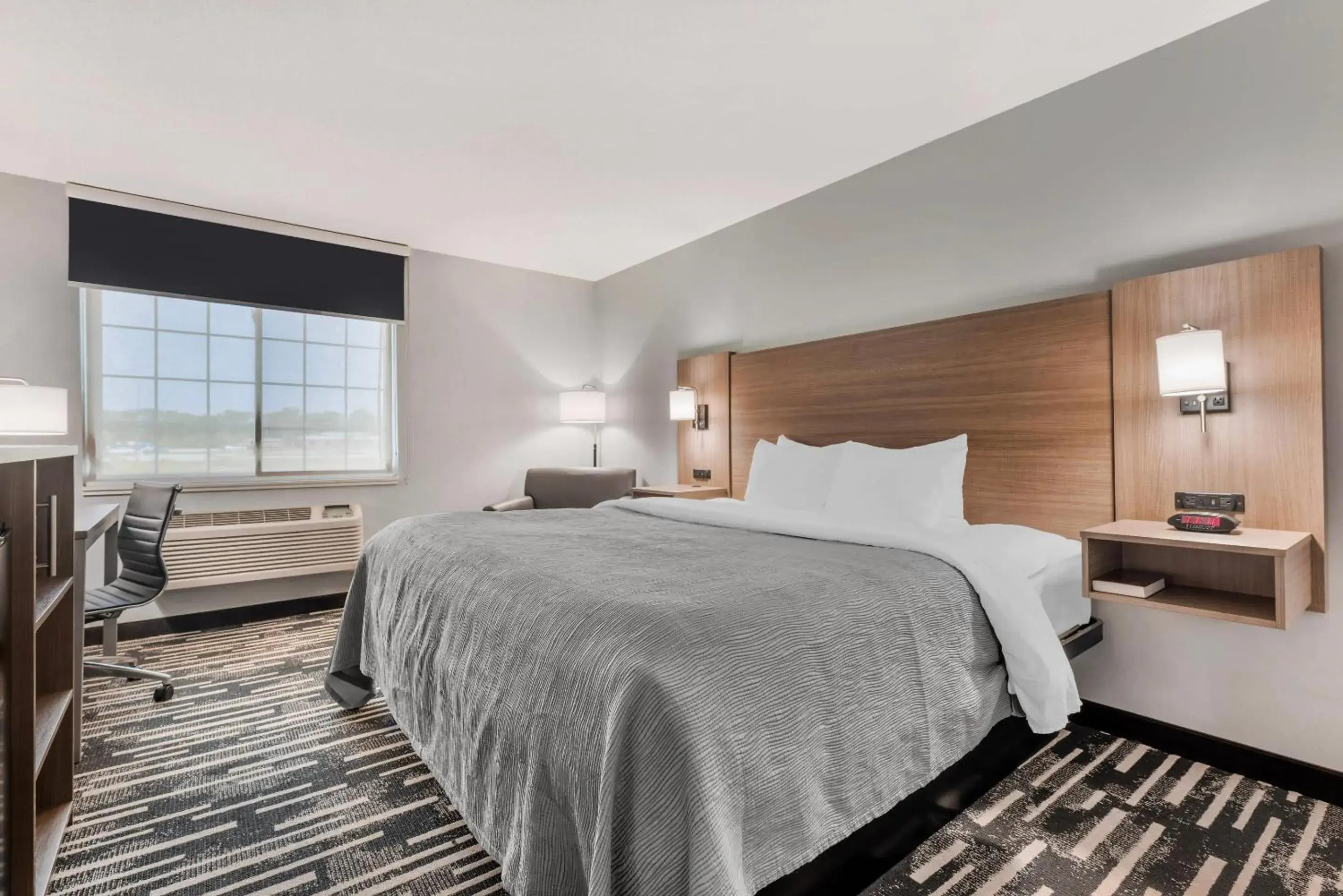 King Room - Non-Smoking in Quality Inn Chesterton near Indiana Dunes National Park I-94 King Room - Non-Smoking in Quality Inn Chesterton near Indiana Dunes National Park I-94