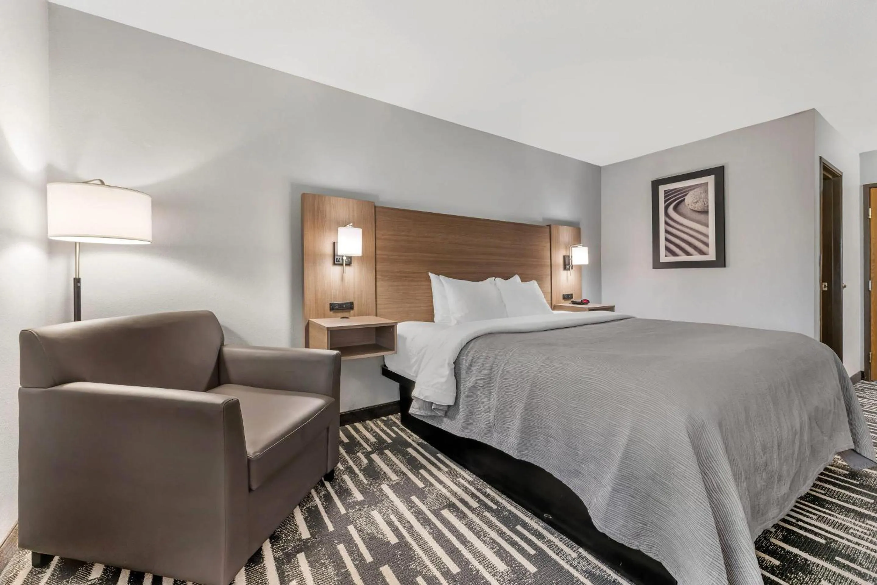 Bedroom, Bed in Quality Inn Chesterton near Indiana Dunes National Park I-94