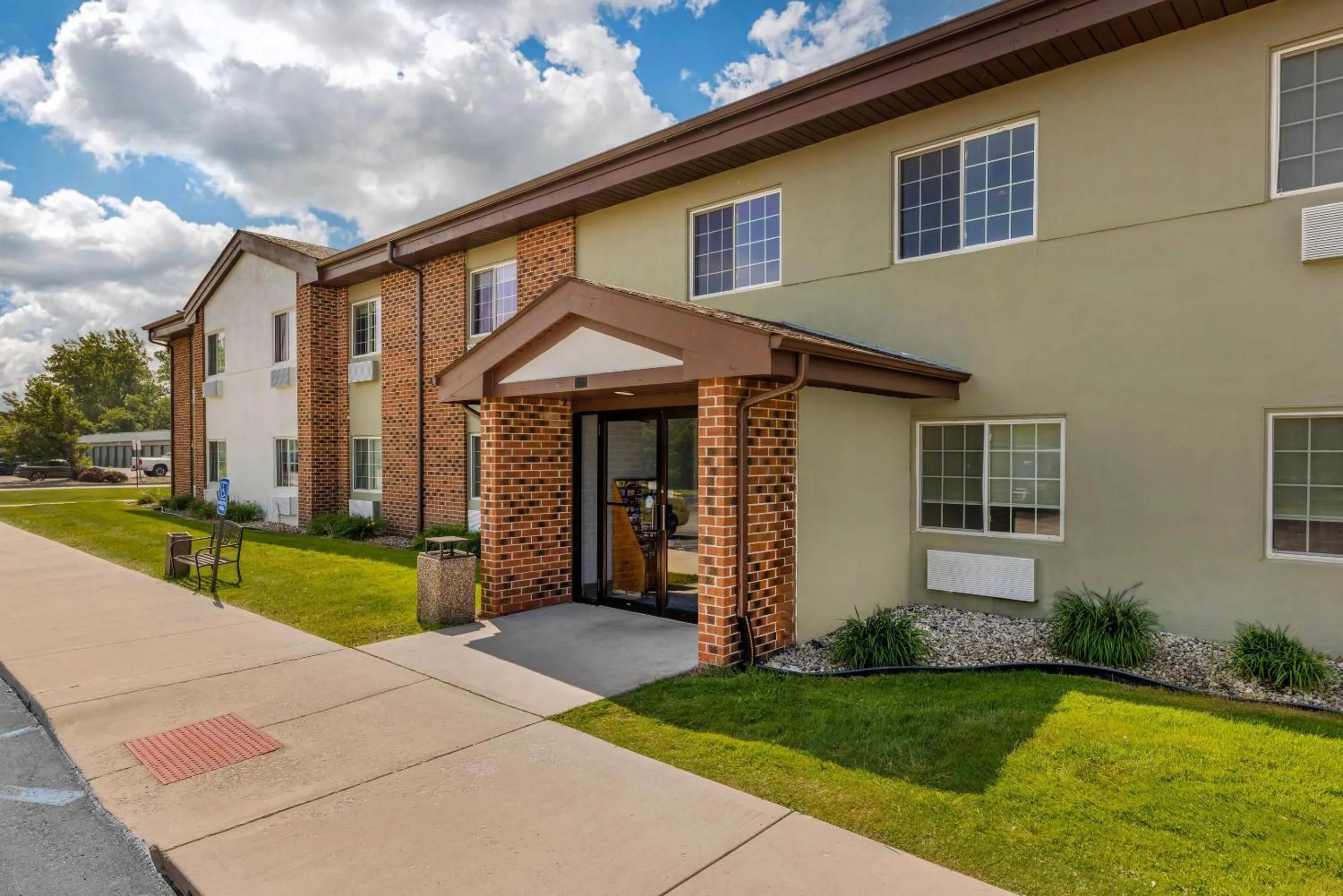 Property building in Quality Inn Chesterton near Indiana Dunes National Park I-94