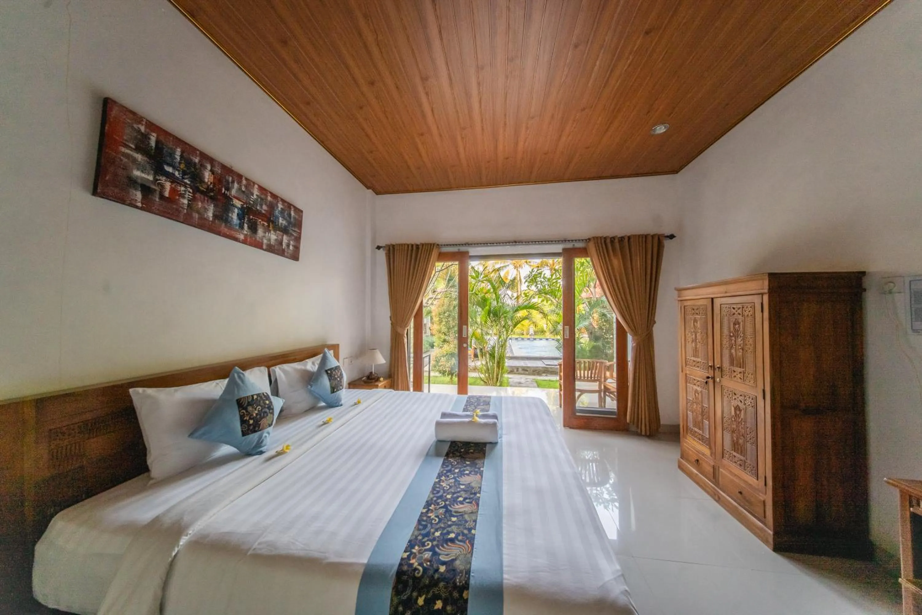 Bed in Surya Maha Bungallo