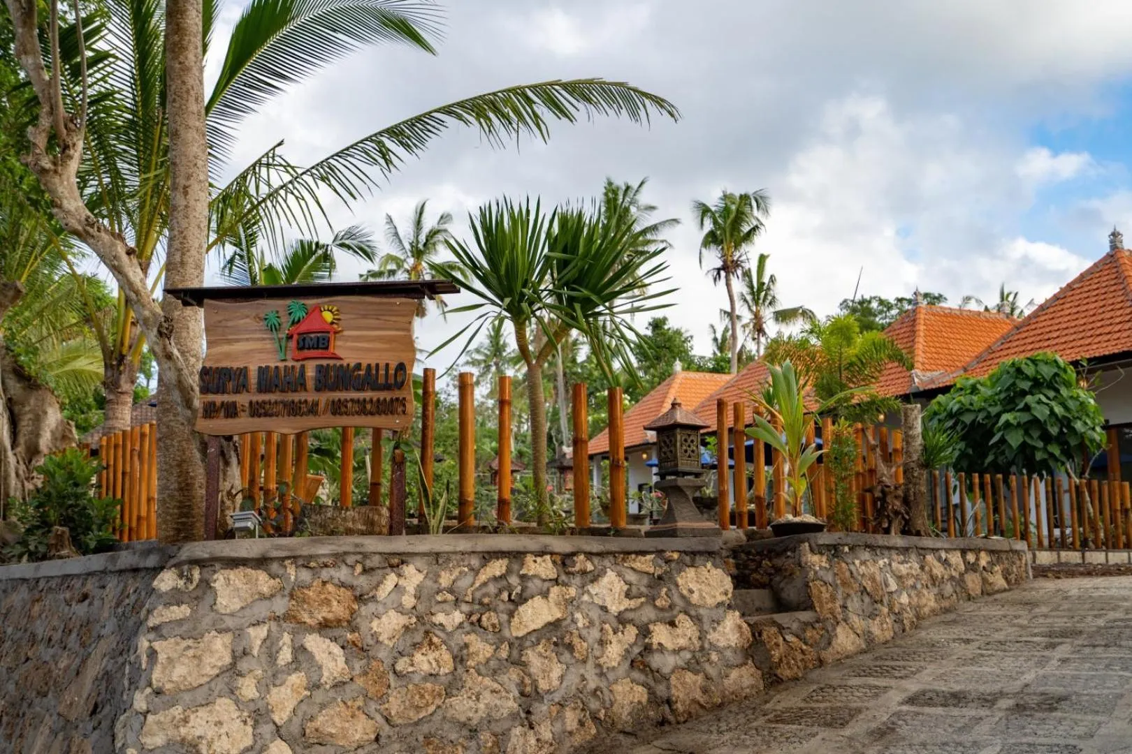 Facade/entrance in Surya Maha Bungallo