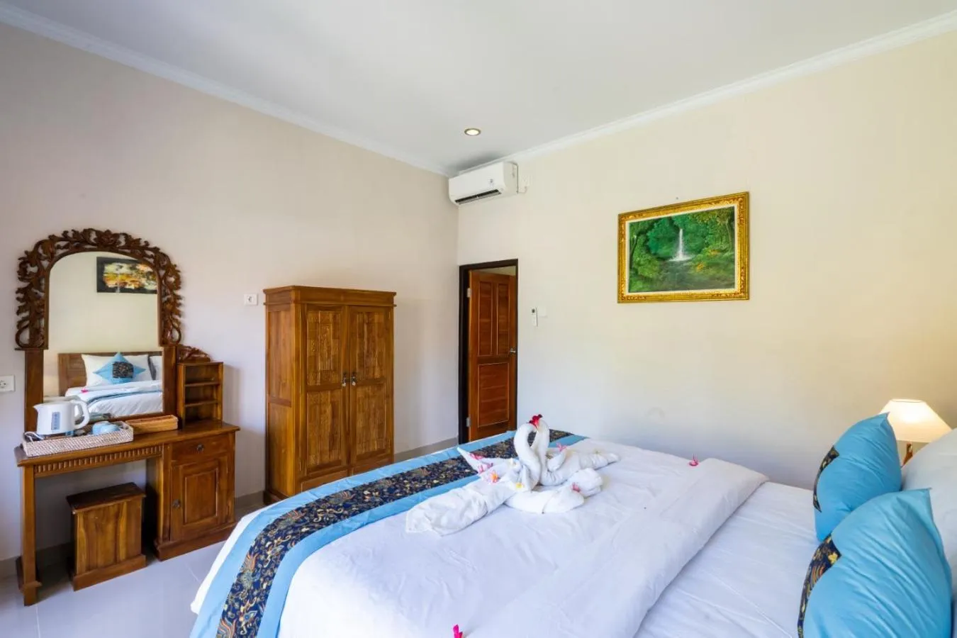 Bed in Surya Maha Bungallo