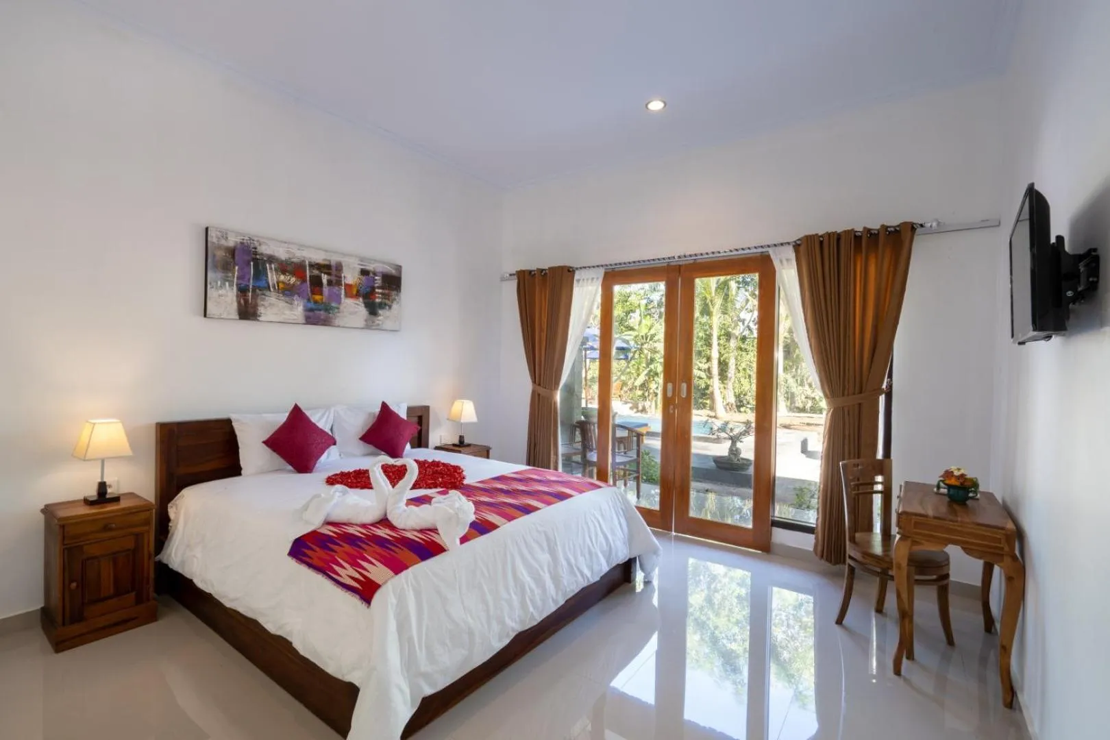 Photo of the whole room, Bed in Surya Maha Bungallo