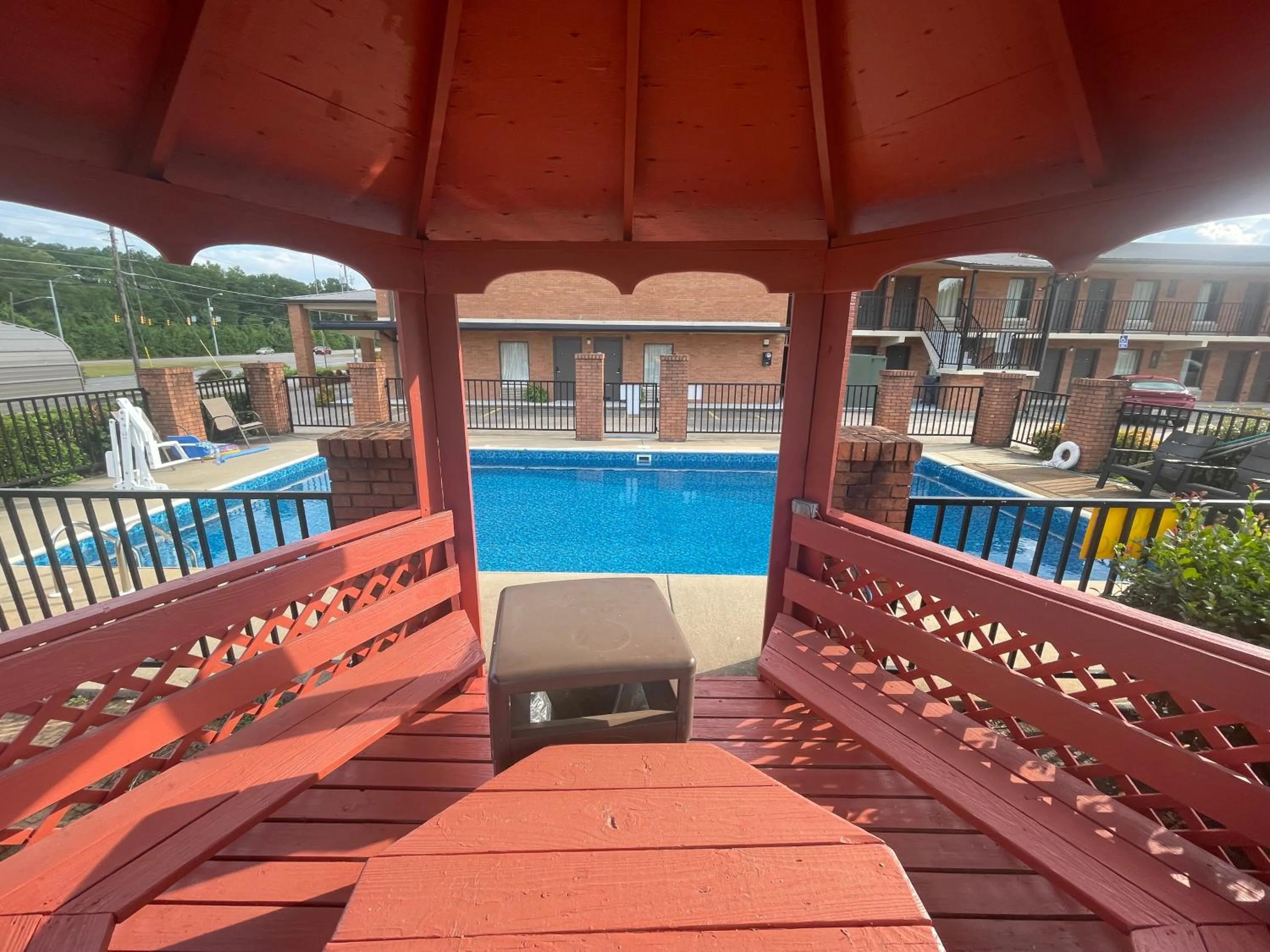 Pool view in Royal Inn - Anniston