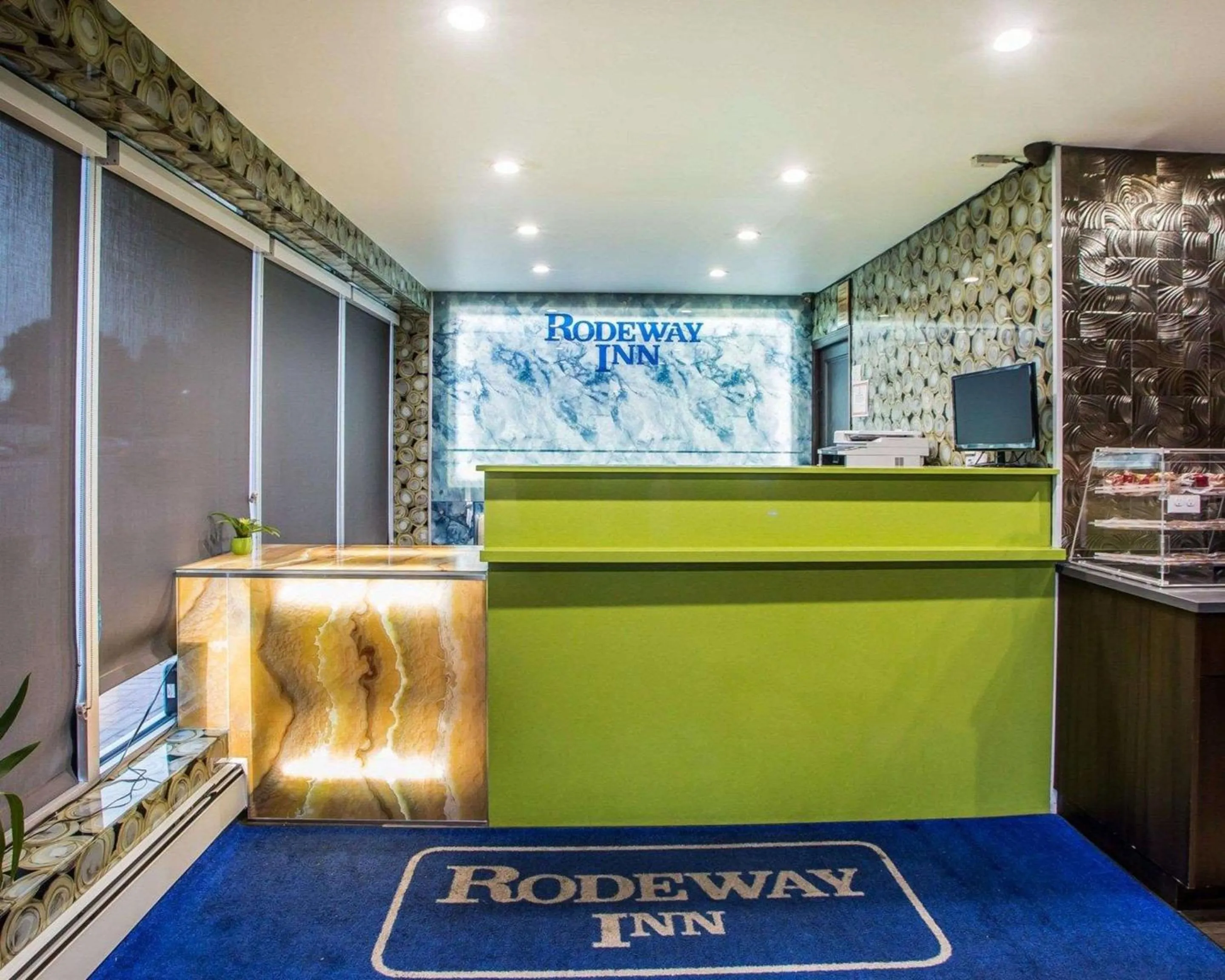 Lobby or reception in Rodeway Inn