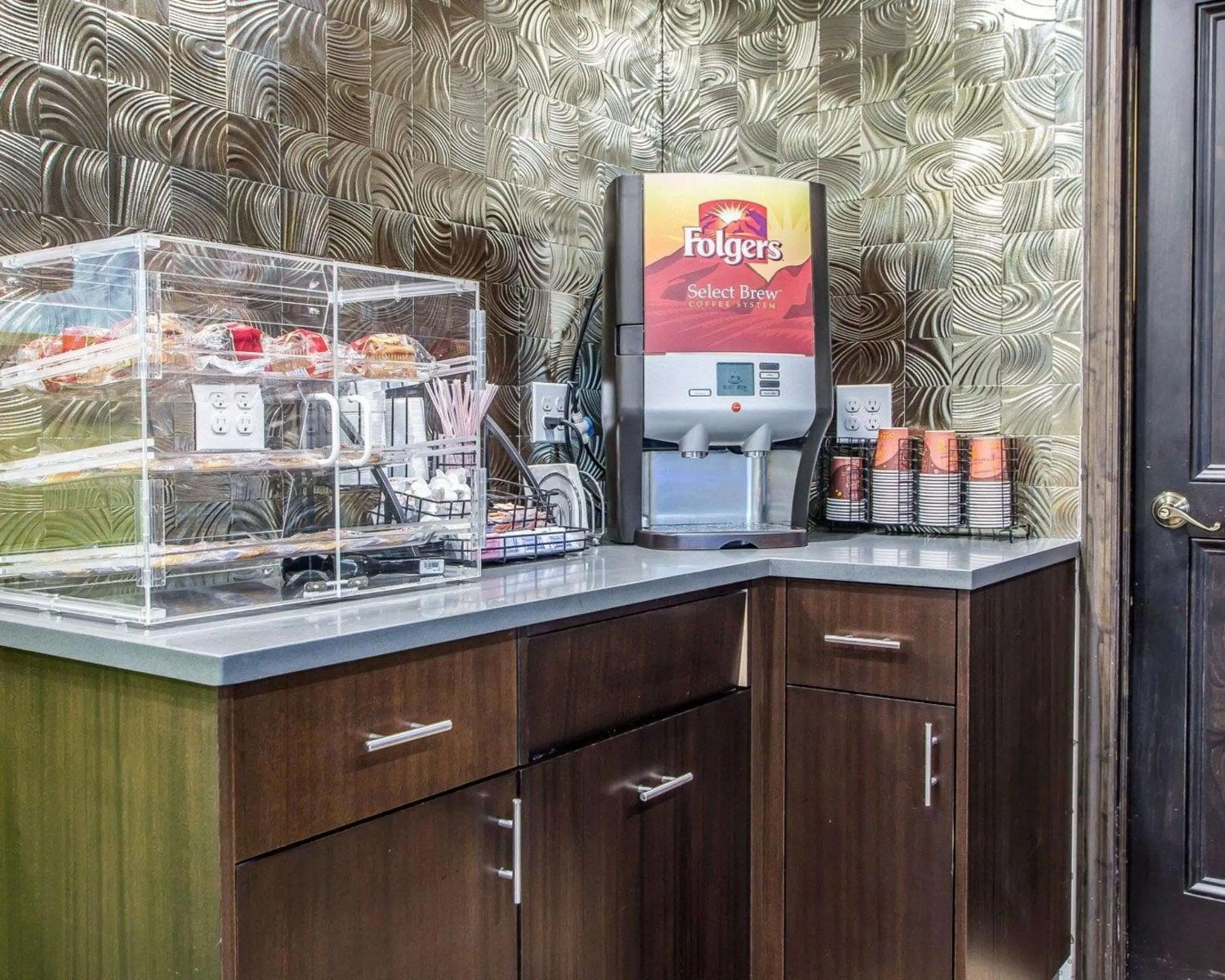 Restaurant/places to eat in Rodeway Inn