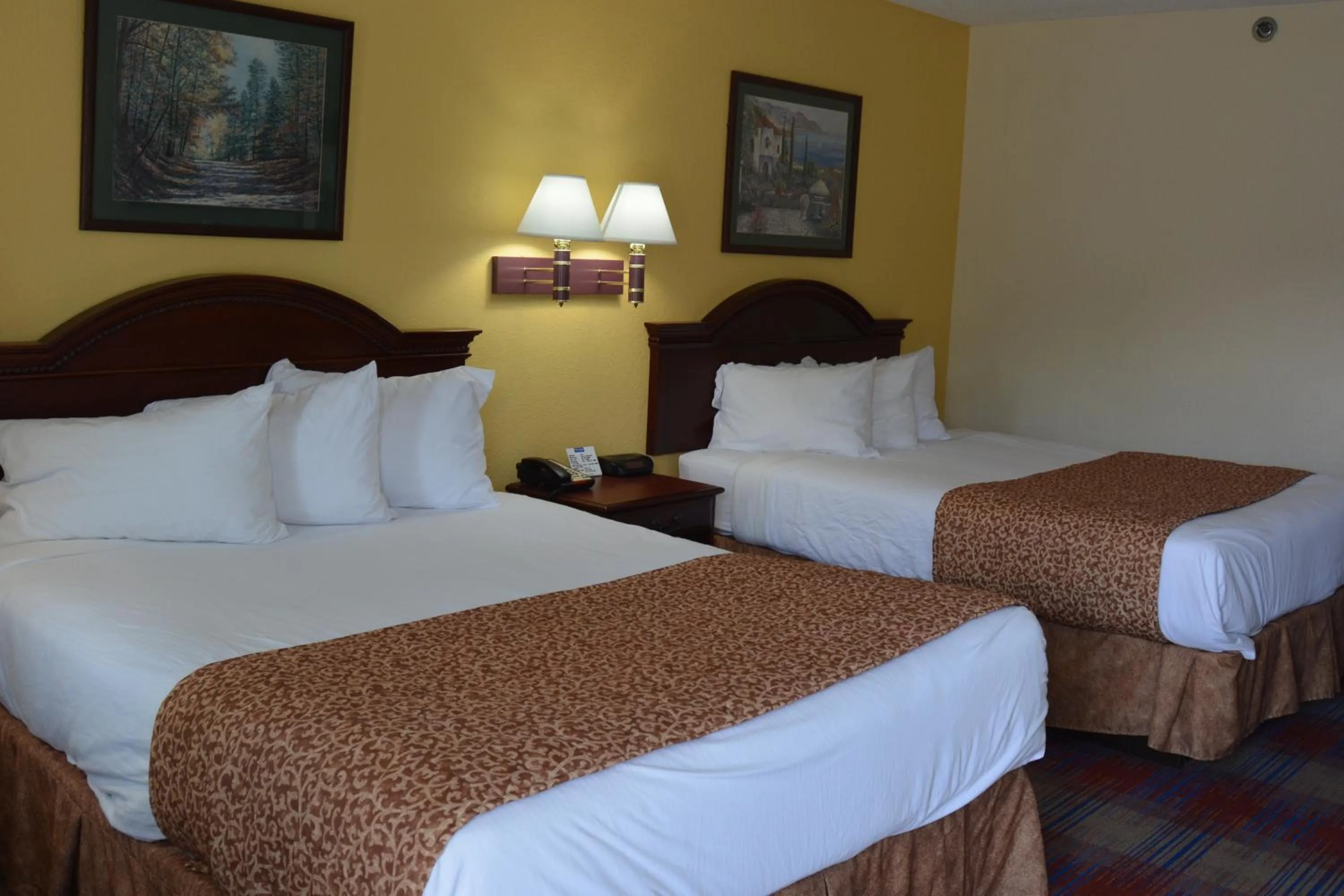 Bed in Travelodge by Wyndham Montgomery East