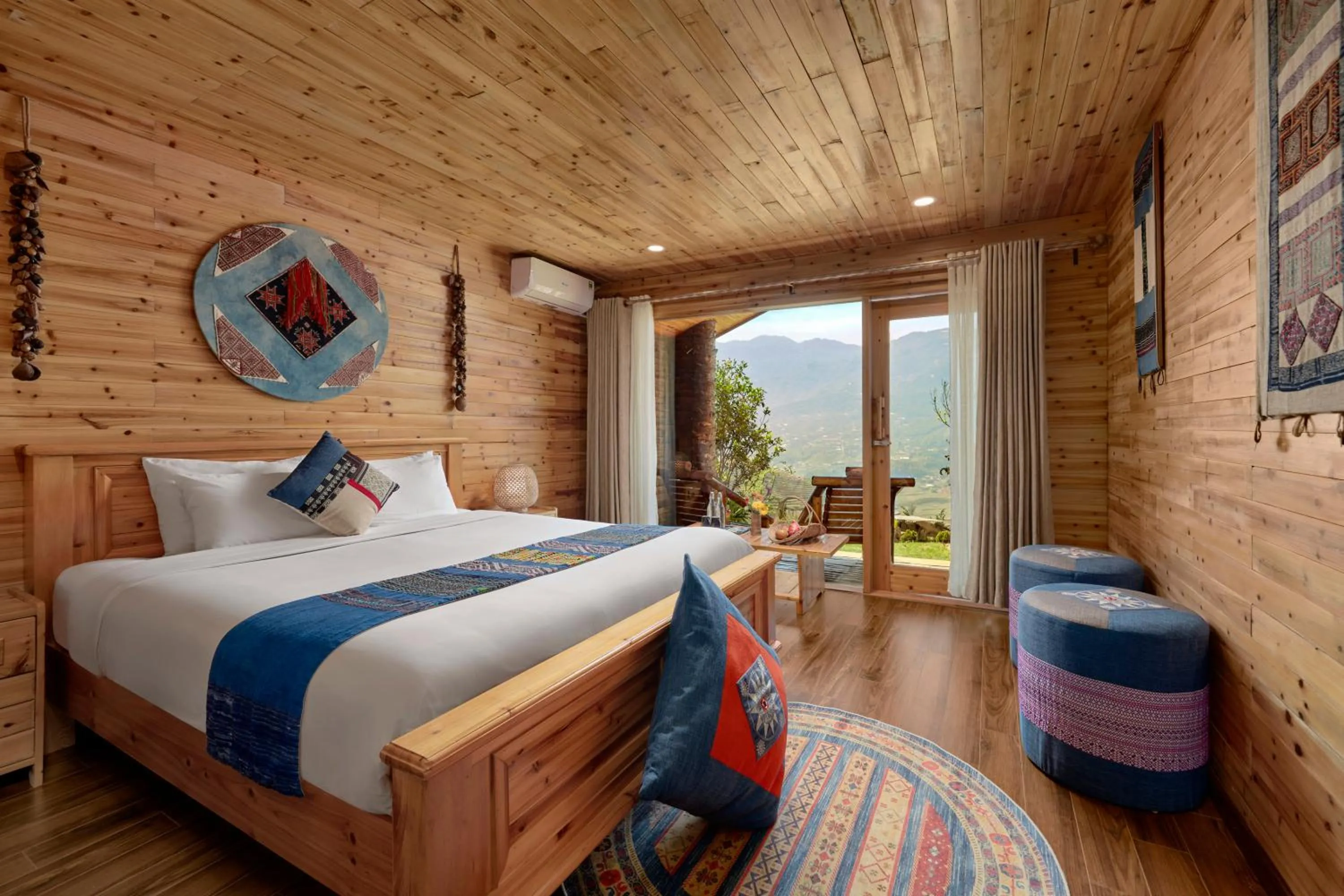 Photo of the whole room, Bed in Laxsik Ecolodge