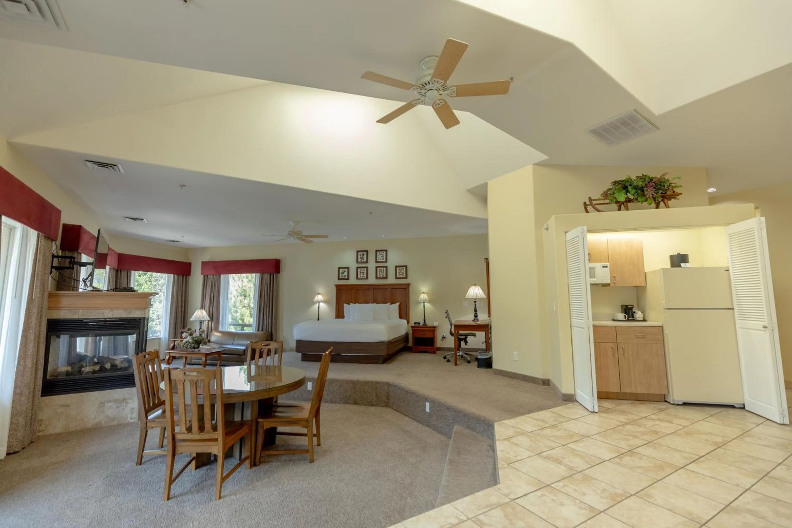 Bed in Best Western Lodge at River's Edge