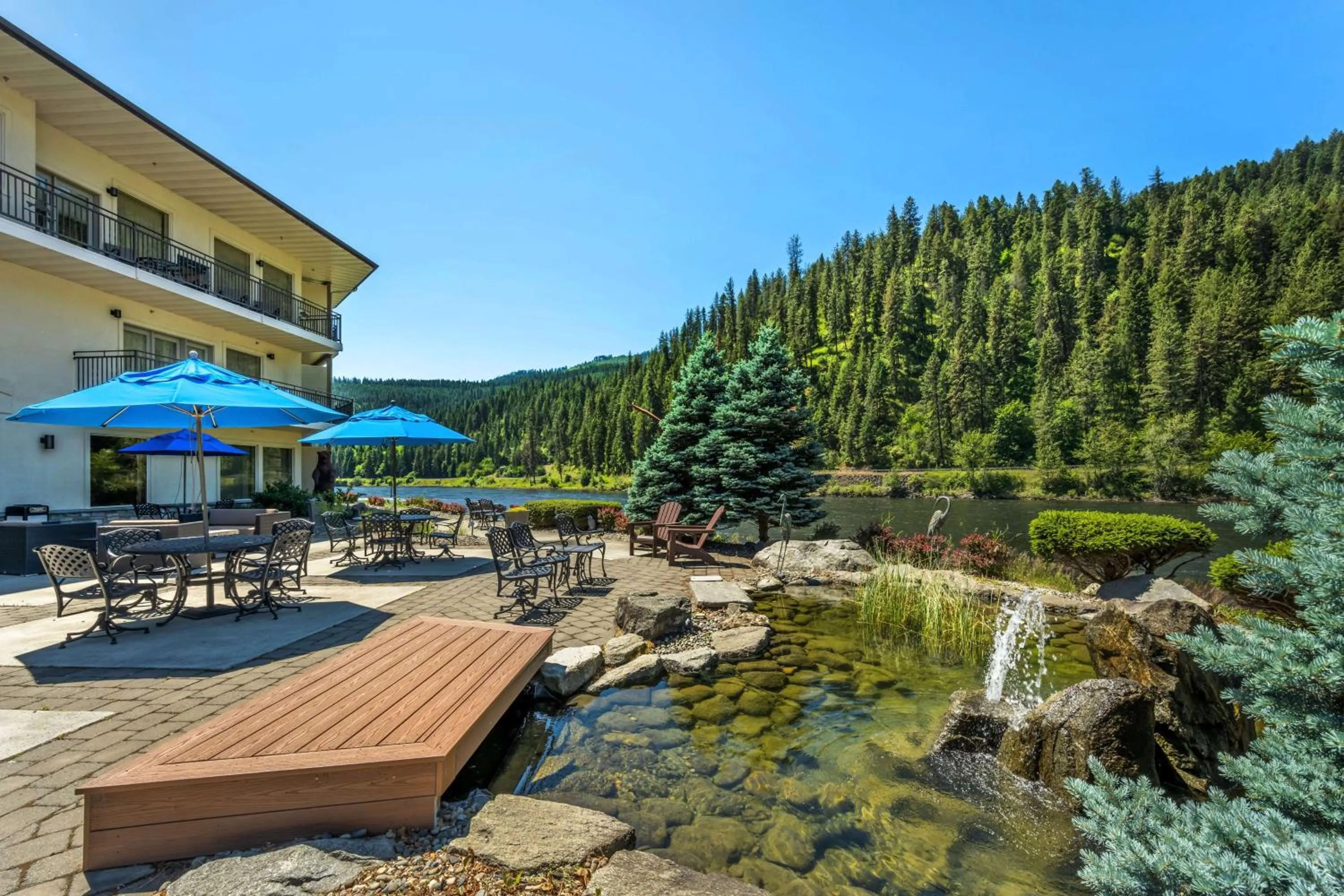Property building in Best Western Lodge at River's Edge