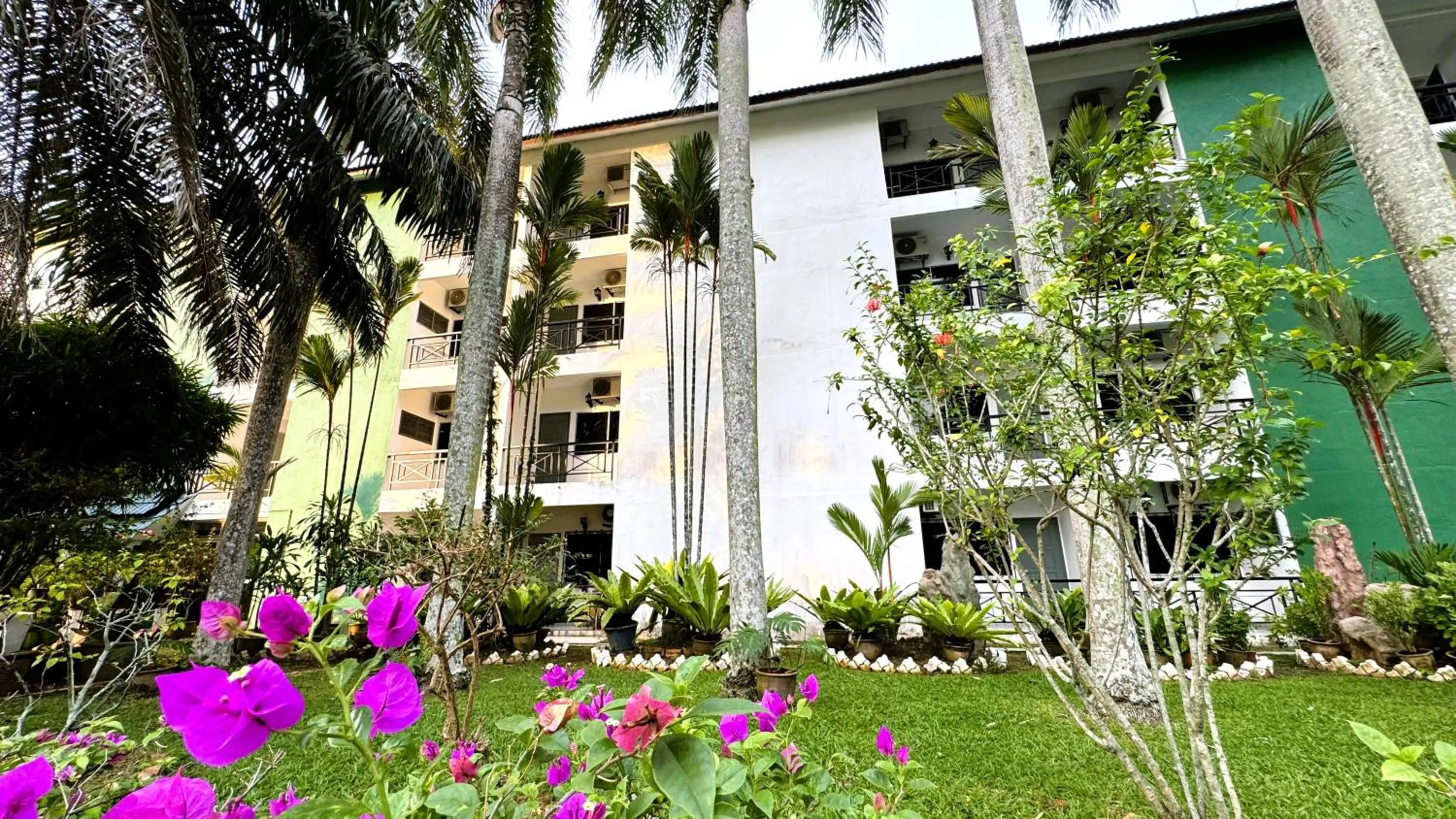 Property building in Hotel Green Park