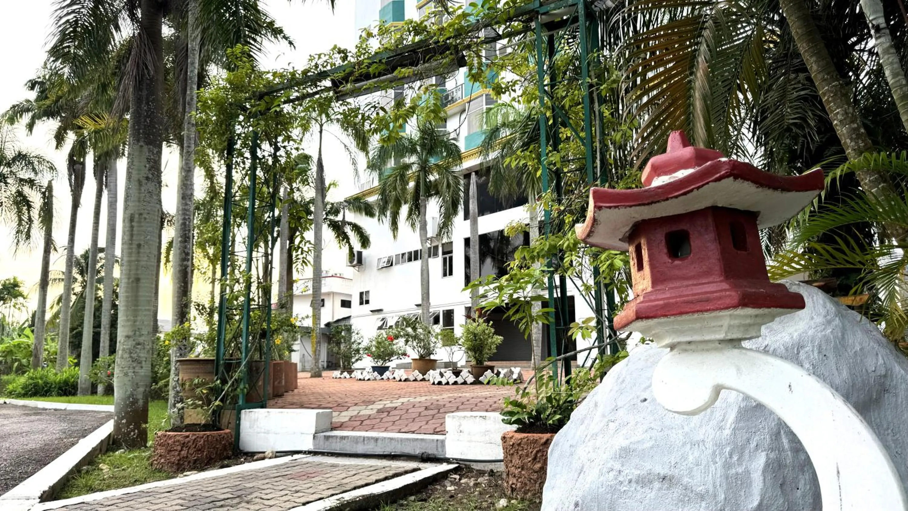 Property building in Hotel Green Park