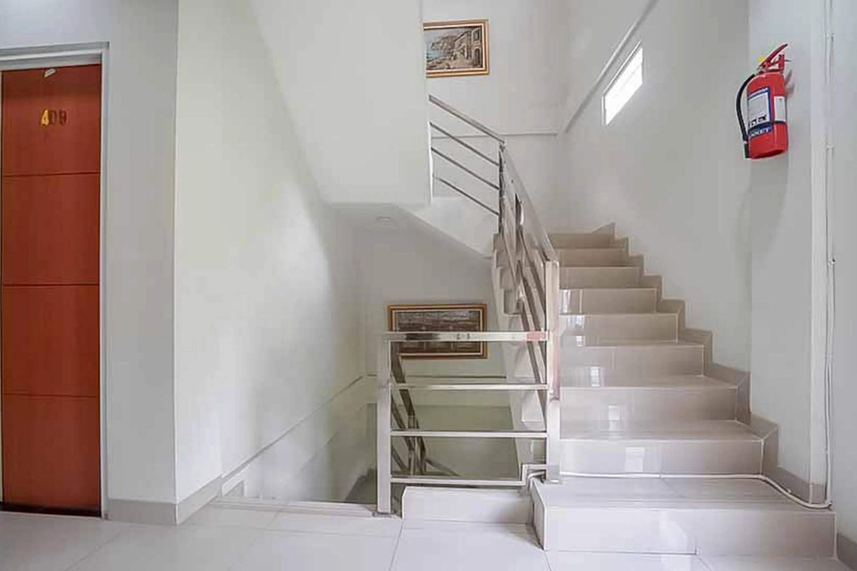 RedDoorz Plus near Palembang Airport 3