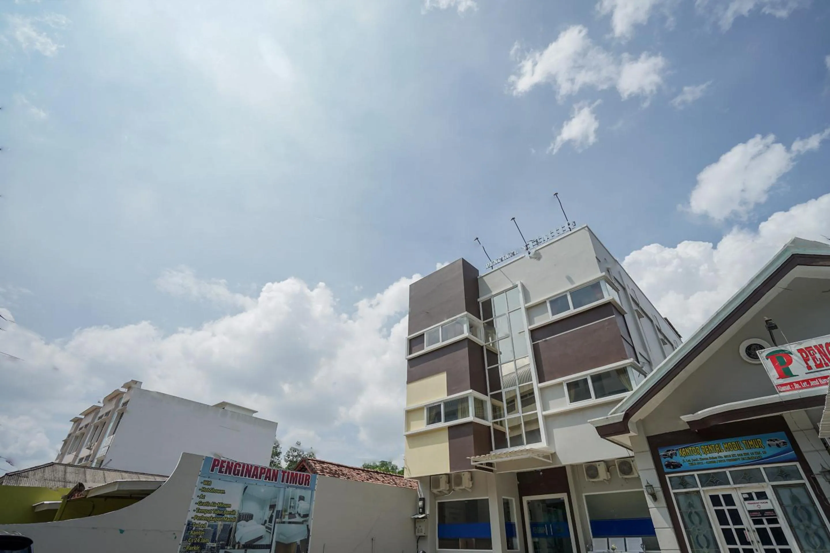 Property building in RedDoorz Plus near Palembang Airport 3