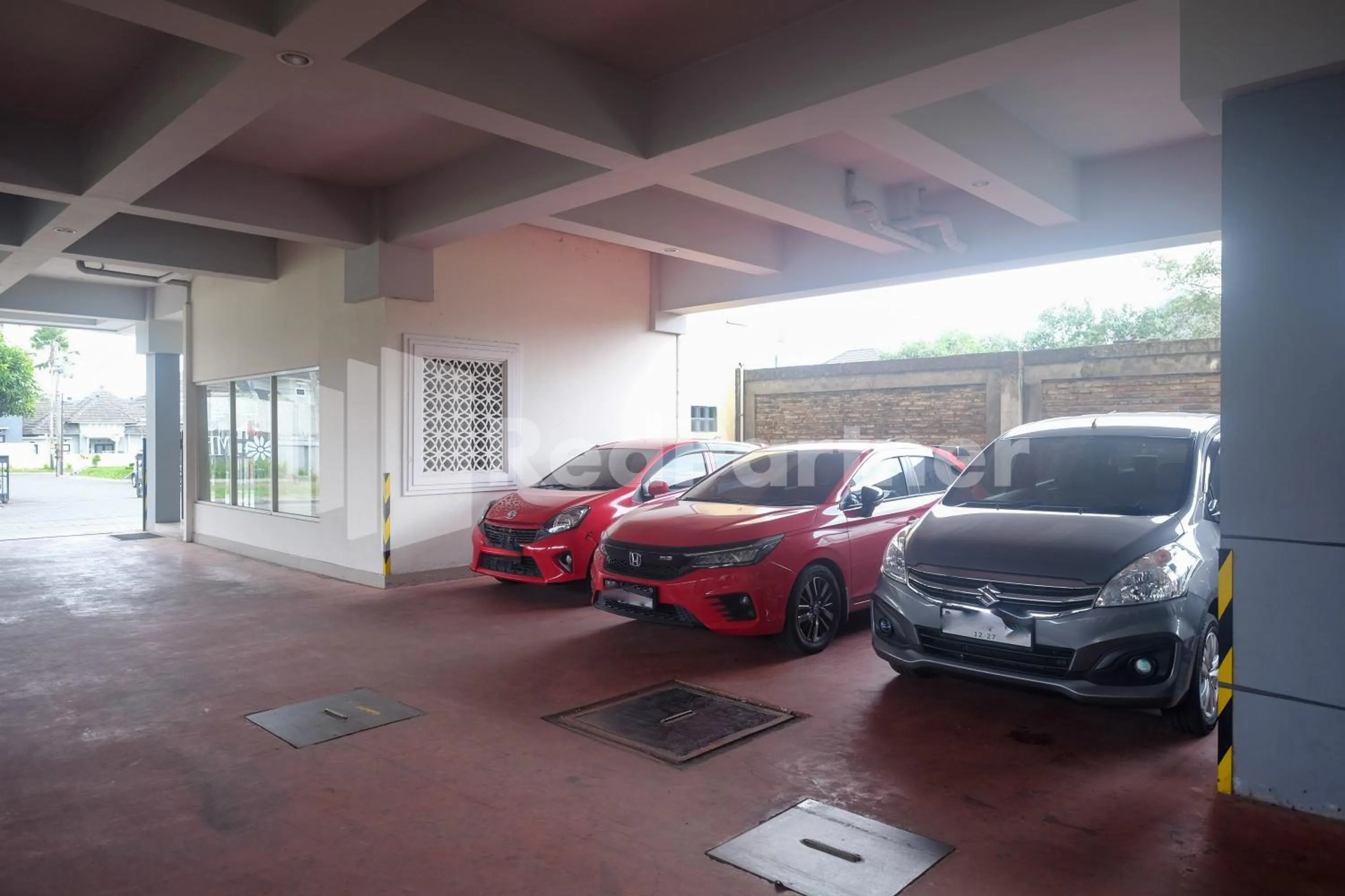 Parking in Garuda Guesthouse Yogyakarta RedPartner