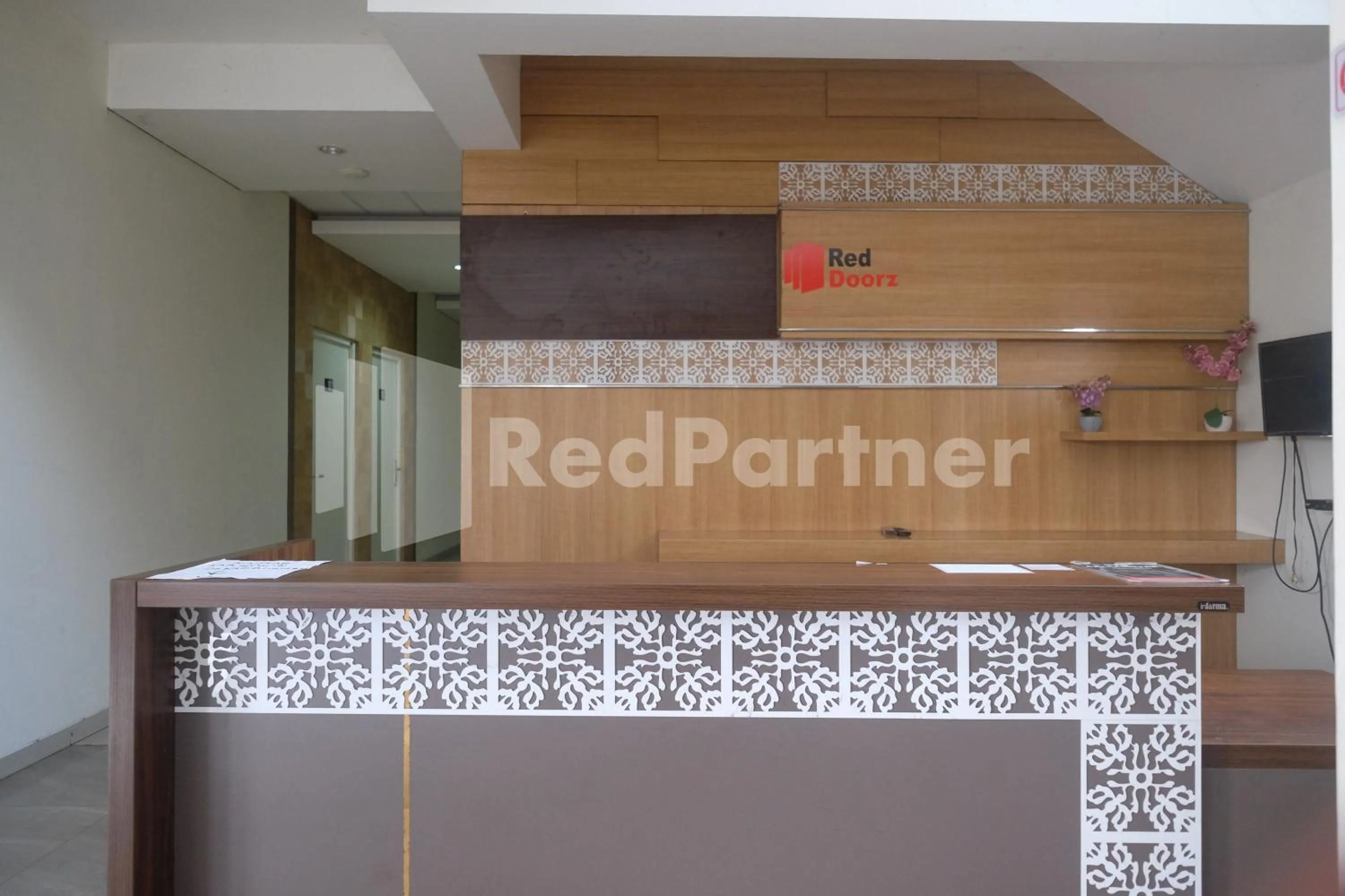 Lobby or reception in Garuda Guesthouse Yogyakarta RedPartner