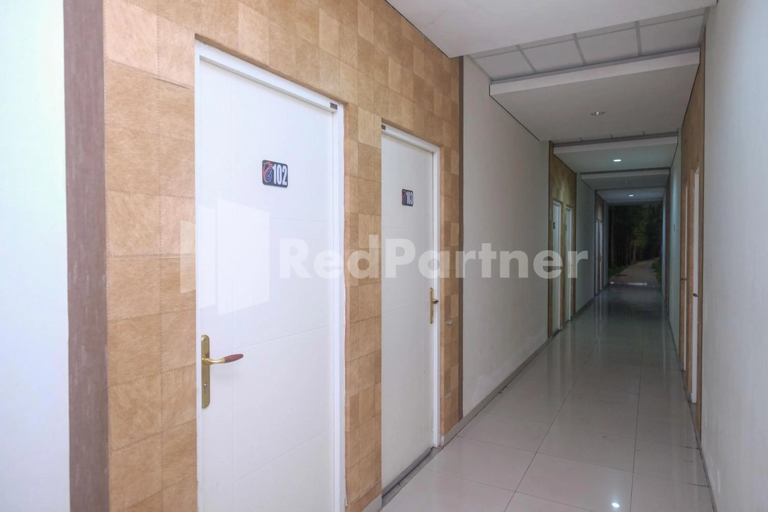 Property building in Garuda Guesthouse Yogyakarta RedPartner